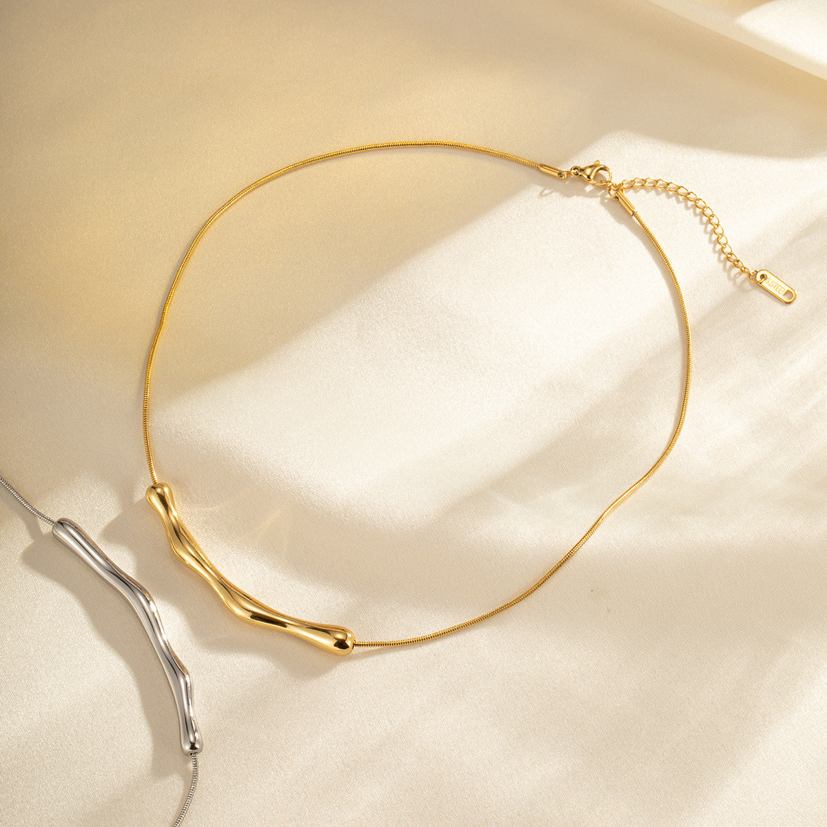Elegant Irregular Curved Bar Herringbone Chain Necklace - HN2870 | Trendy Layering Jewelry for Women, Perfect for Date Night & Office Wear
