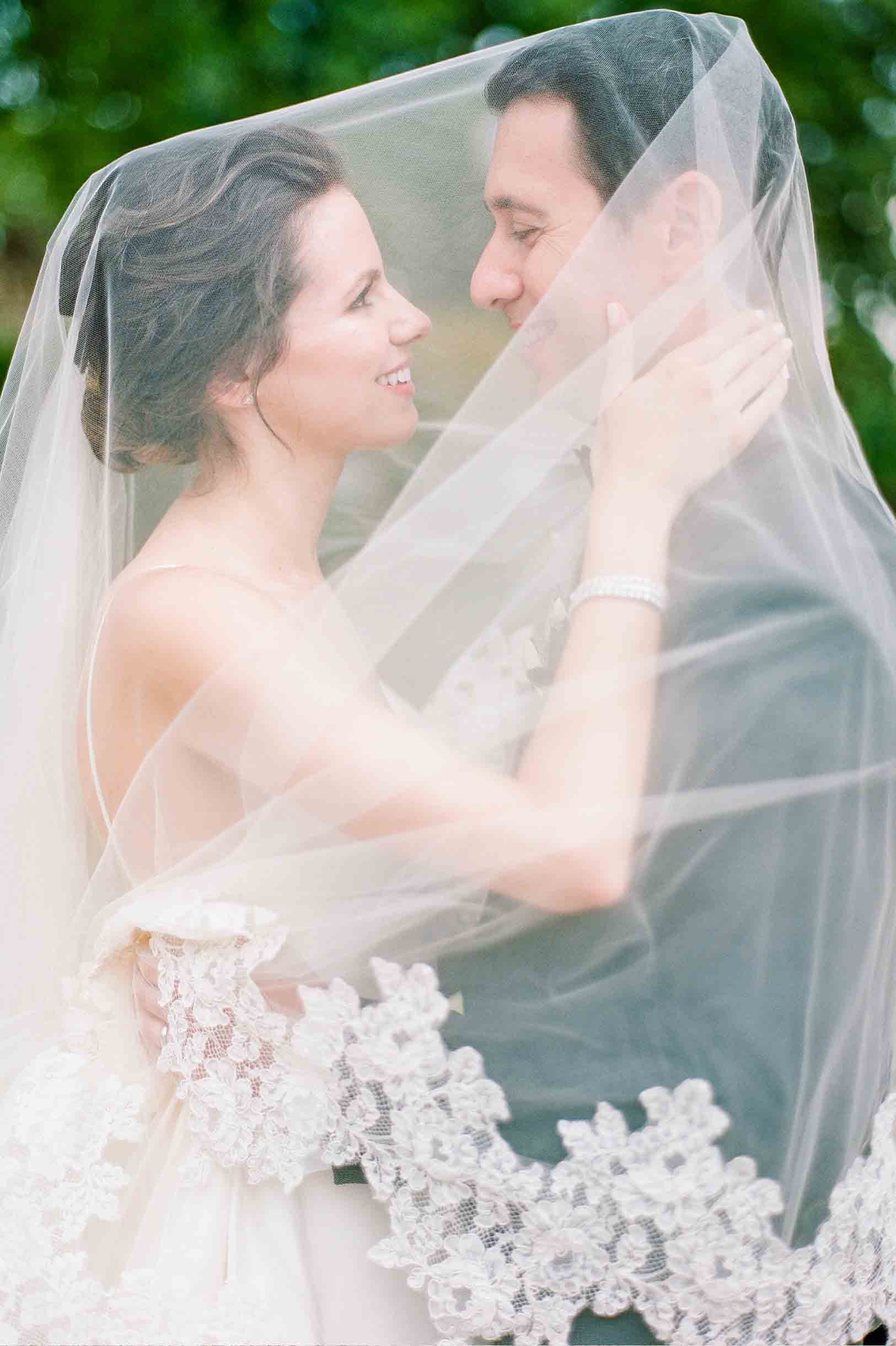 Elegant Lush Alencon French Lace One Tier Wedding Veil - Perfect for Bridal Ceremonies & Romantic Photos