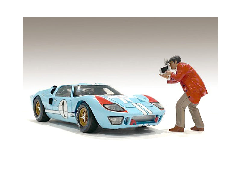 American Diorama 1/18 Scale Race Day 1 Figurine III - Realistic Pit Crew Model for RC Cars, Diecast Collectibles & Racing Diorama Displays