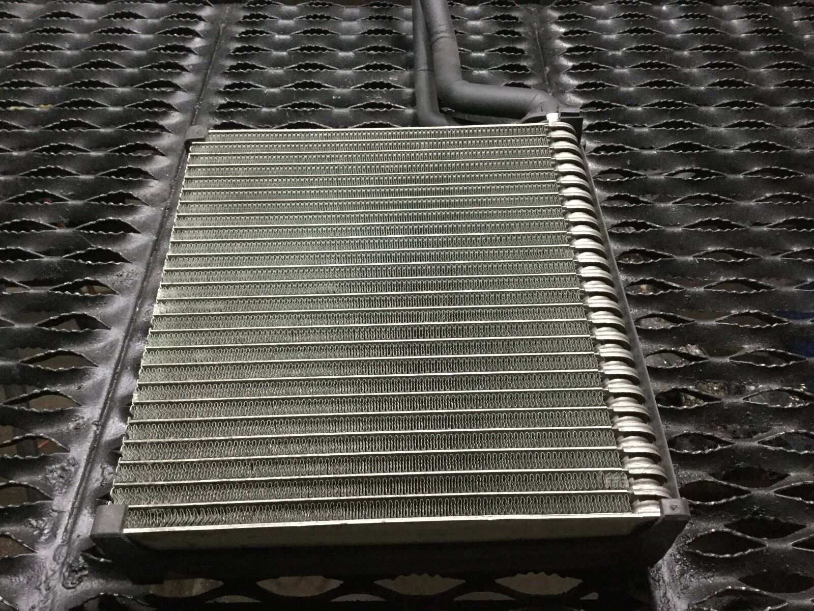 2003-2007 Audi A4 AC Evaporator Core 8E1820103A OEM Replacement - Perfect for Cooling System Repair & Maintenance
