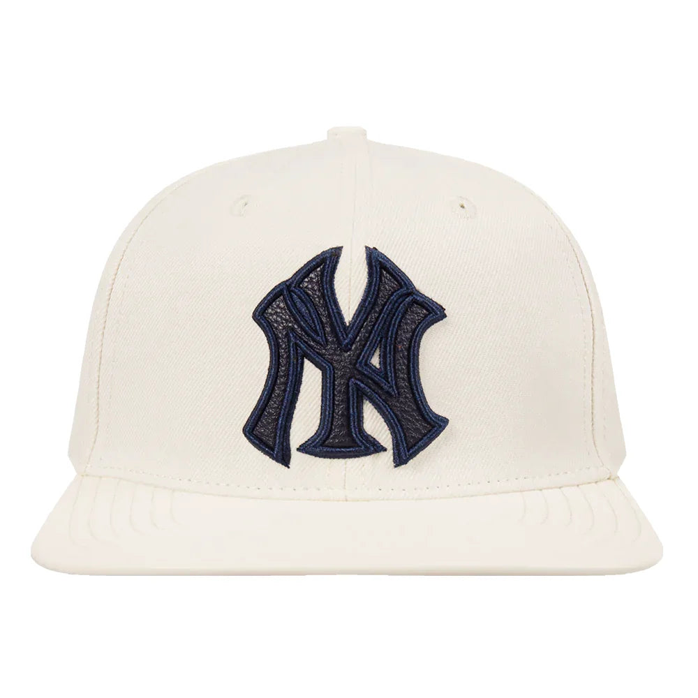 New York Yankees Snapback Hat - MLB Official Unisex Adjustable Baseball Cap in Eggshell White | Perfect for Games, Fan Gear & Streetwear Fashion