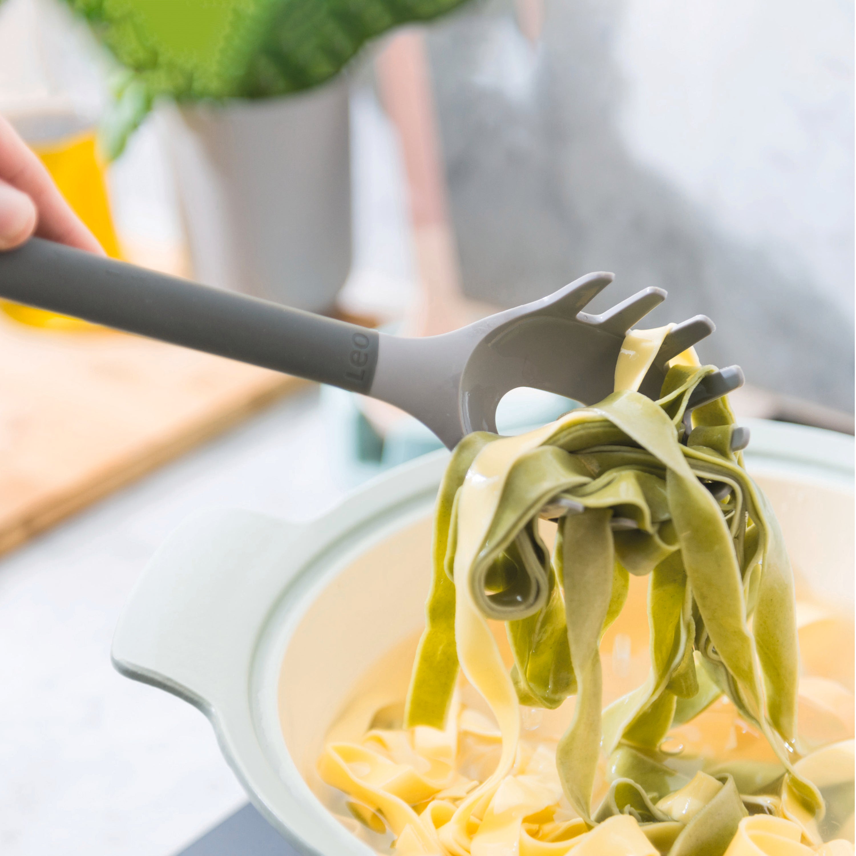 BergHOFF Leo 5-Piece Nonstick Silicone Kitchen Utensil Set - Heat Resistant, BPA-Free Cooking Tools with Ergonomic Handles for Baking, Frying & Stirring (Grey) - Perfect for Nonstick Cookware & Everyday Cooking
