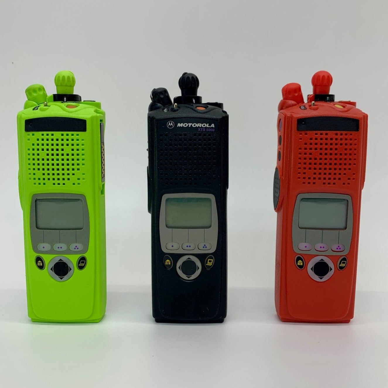 Motorola XTS5000 UHF R1 P25 Digital Portable Two-Way Radio with AES Encryption - Ideal for Public Safety, Security & Emergency Communications