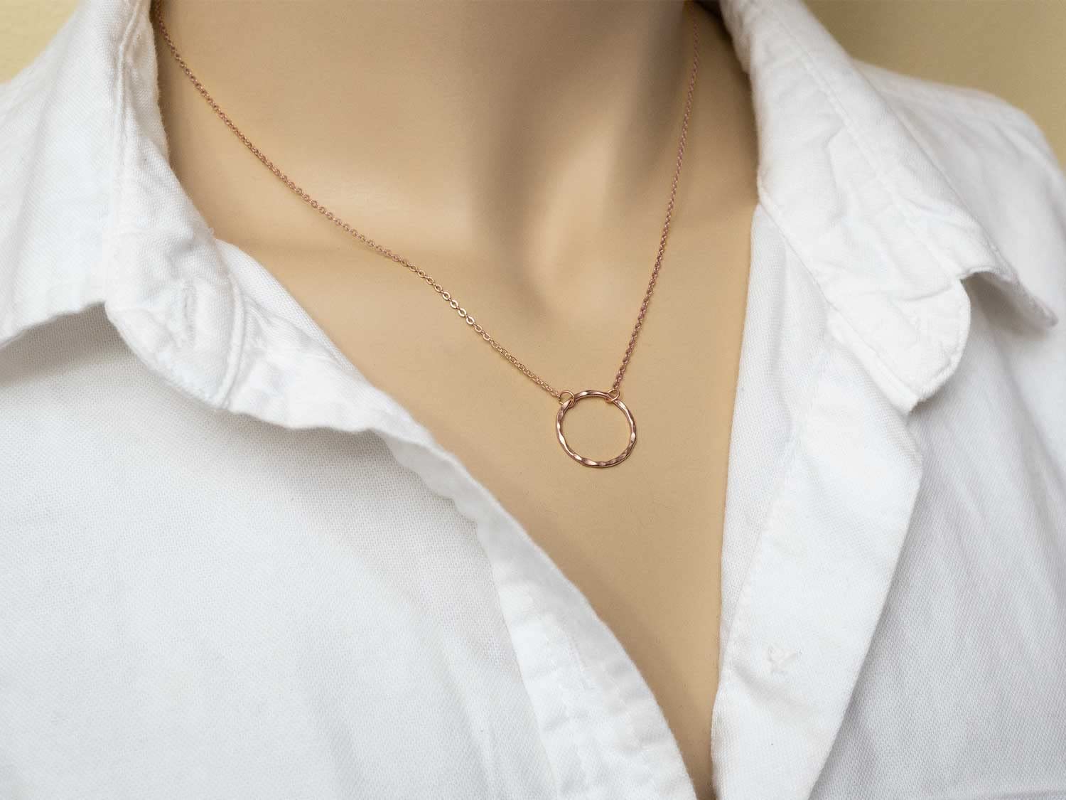Personalized Mother of the Groom Necklace Gift from Bride - Rose Gold Hammered Ring Jewelry for Wedding, Mother-in-Law Present - Perfect for Bridal Shower, Rehearsal Dinner & Special Occasions