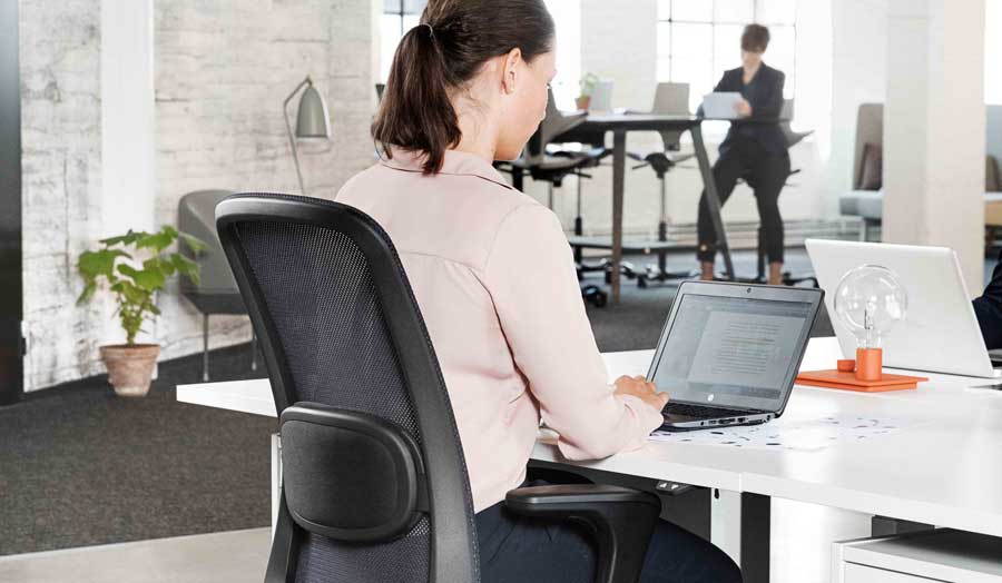 HÅG SoFi Mesh 7500 Ergonomic Office Chair with Adjustable Headrest - Light Grey - Comfortable Desk Chair for Home Office & Workspace
