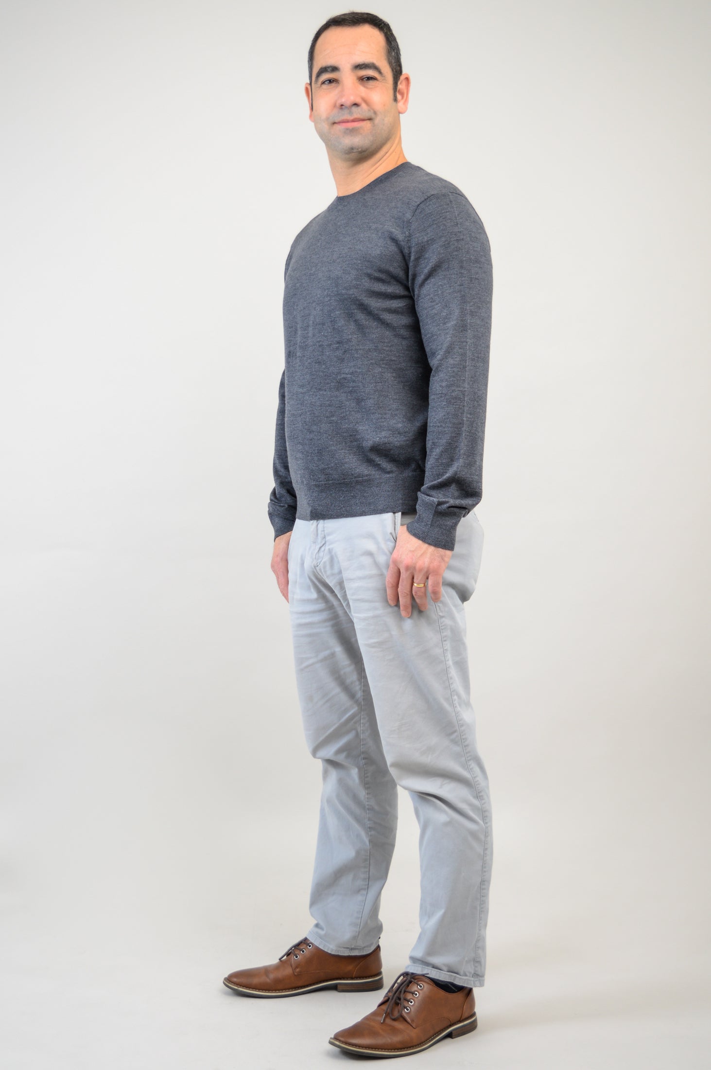 Premium Fraser Sweater for Men & Women - 100% Merino Wool, Charcoal Grey - Cozy Winter Wear for Outdoor Activities & Casual Office Style