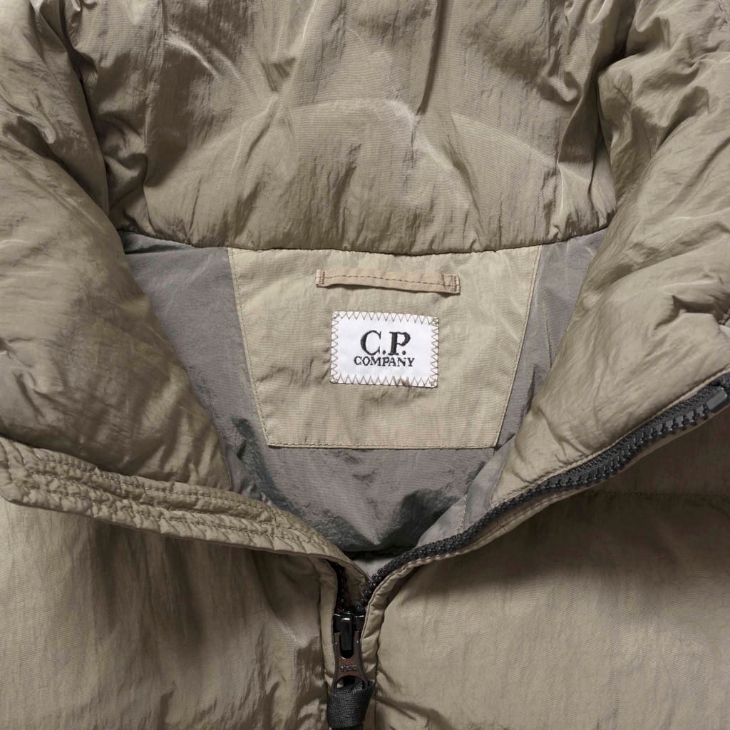 CP Company Chrome R Down Jacket - Lightweight Warm Winter Coat for Men, Waterproof Windproof Puffer Jacket - Perfect for Outdoor Activities, Skiing & Urban Fashion