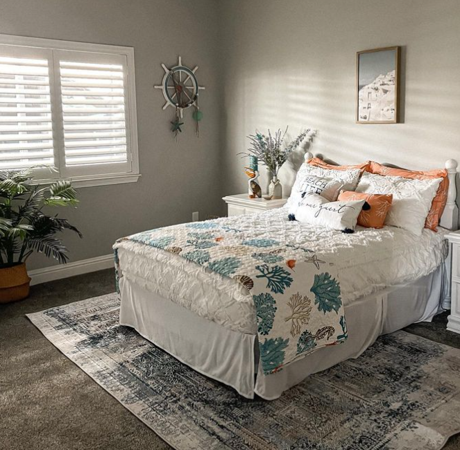 Coastal Reef Feather Reversible Quilt Set - King Size Bedding, Soft & Breathable Comforter for All Seasons | Perfect for Beach House, Guest Room & Cozy Bedroom Decor