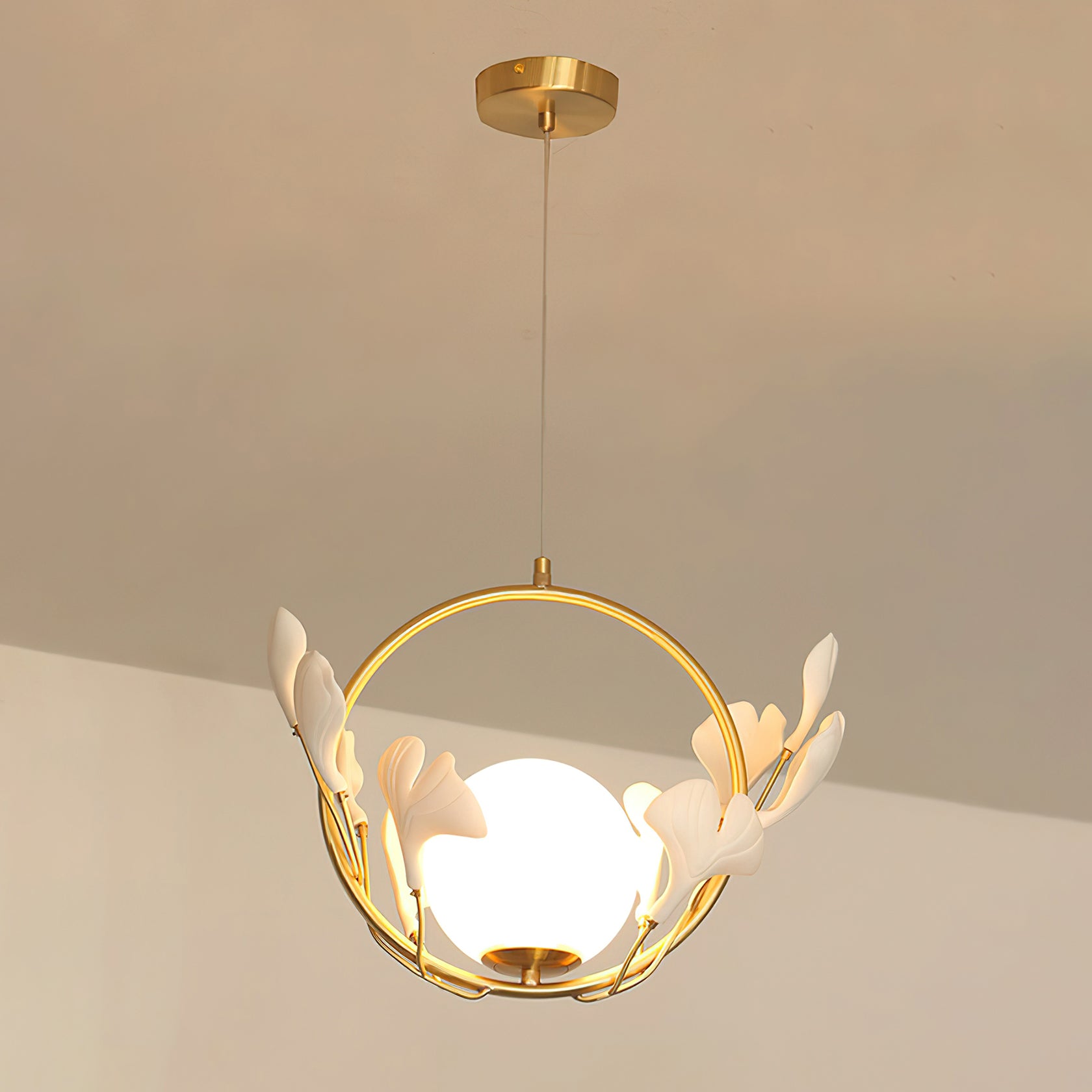 Gingko Leaf Pendant Light - Modern Handmade Glass Ceiling Lamp for Living Room, Bedroom, Dining Room - Nature-Inspired Home Decor Lighting Fixture