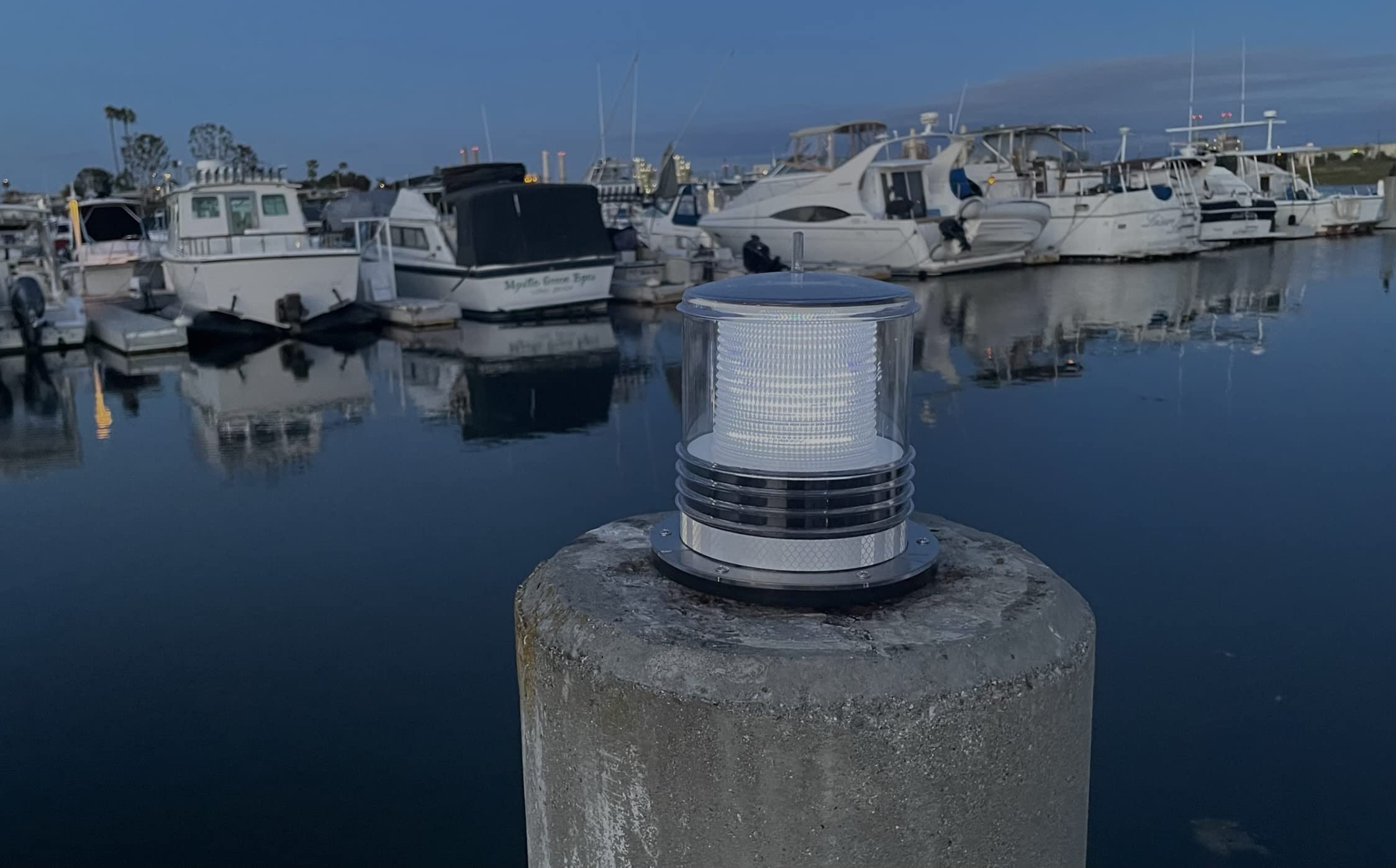 Waterproof Solar Dock Light - 360° LED Warning Light with Constant/Flashing Modes - Cool White Solar Powered Marine Lighting for Boat Docks, Piers & Waterfront Safety