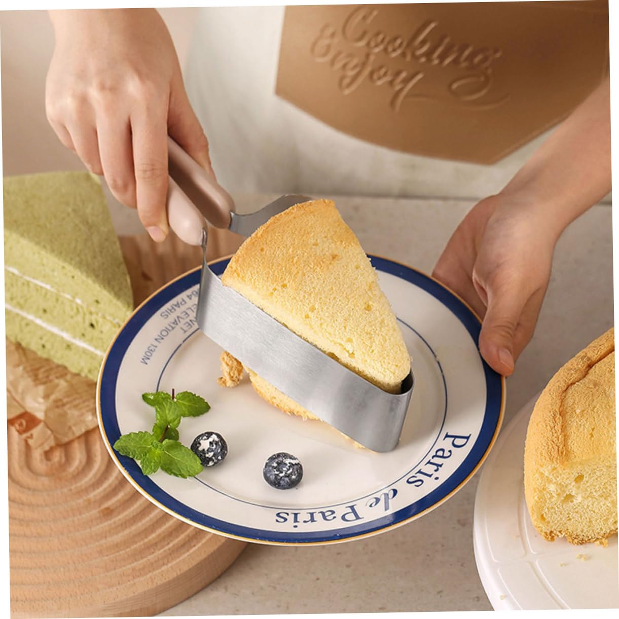 Triangle Cake Transfer Separator - Stainless Steel Cake Divider Tool for Perfect Slices | Ideal for Birthday Parties, Weddings & Baking Enthusiasts