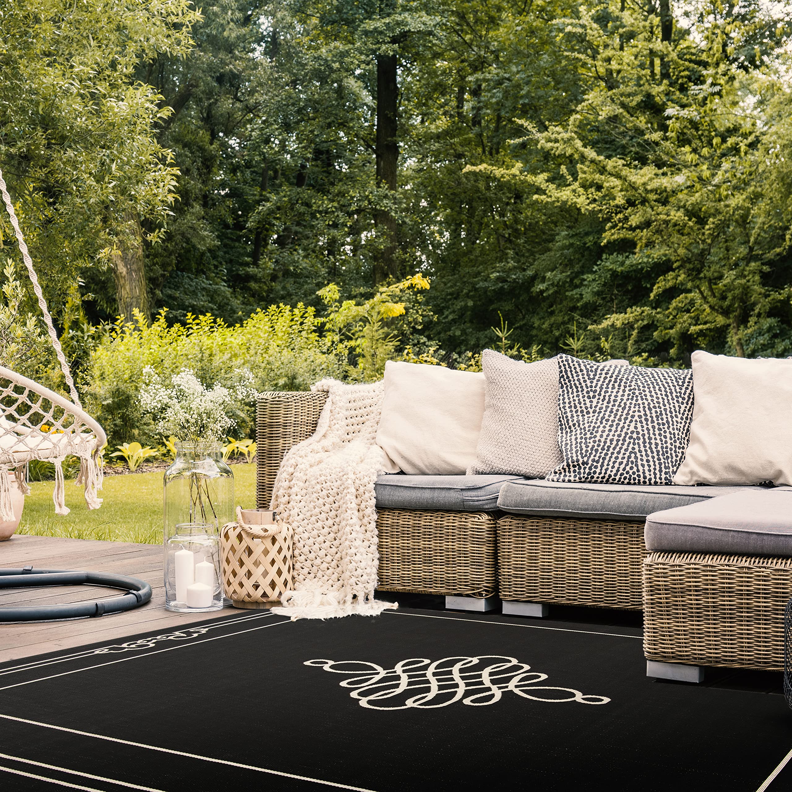 SAFAVIEH Courtyard Collection 8' x 11' Black & Cream Indoor Outdoor Rug - Waterproof, Easy Clean, Non-Slip Backing - Perfect for Patio, Backyard, Mudroom, Deck & Poolside Areas