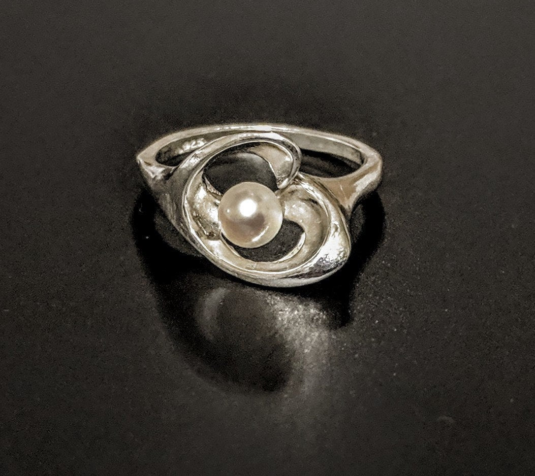 Elegant Sterling Silver Freshwater Pearl Ring with Swirl Design - Perfect Gift for Women, Love, Birthstone Jewelry - Ideal for Weddings, Anniversaries & Special Occasions
