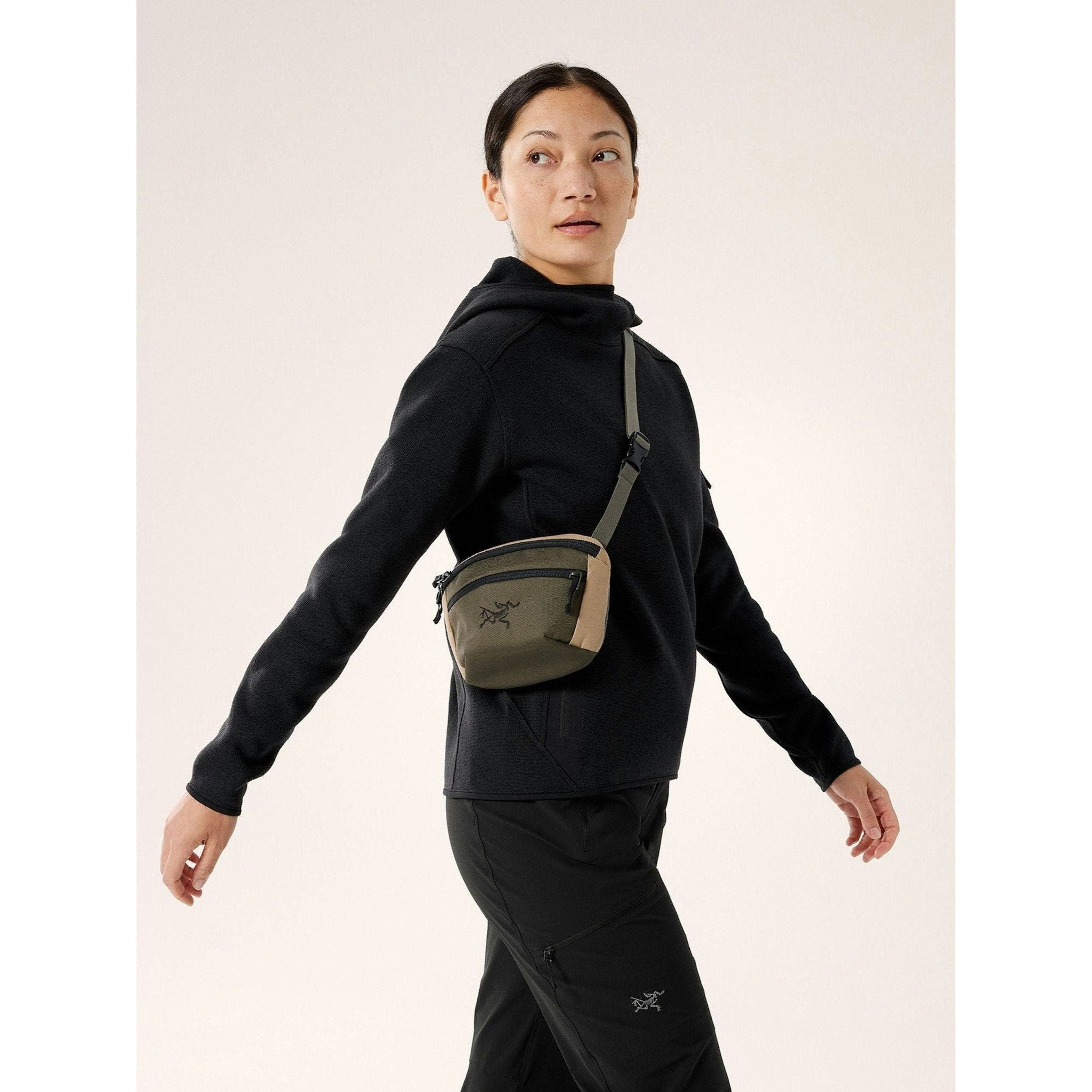 Arc'teryx Mantis 1 Waist Pack - Lightweight & Durable Fanny Pack for Hiking, Travel & Everyday Use | Water-Resistant & Adjustable Belt | Perfect for Outdoor Adventures & Commuting