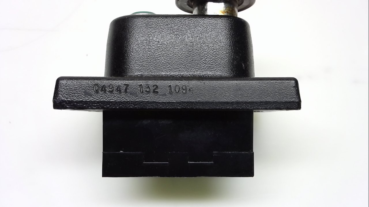 Rees 04947-132 Push Button with 1 Inch Green Plastic Plunger - Durable Electrical Switch for Industrial Control Panels & Machinery