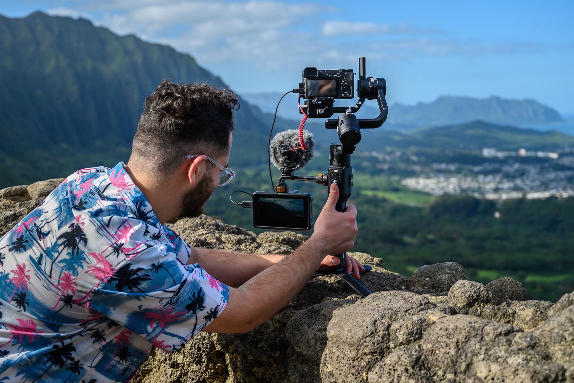 Atomos Shinobi 5.2 Inch 4K HDMI On-Camera Field Monitor - Perfect for Filmmaking, Vlogging & Live Streaming