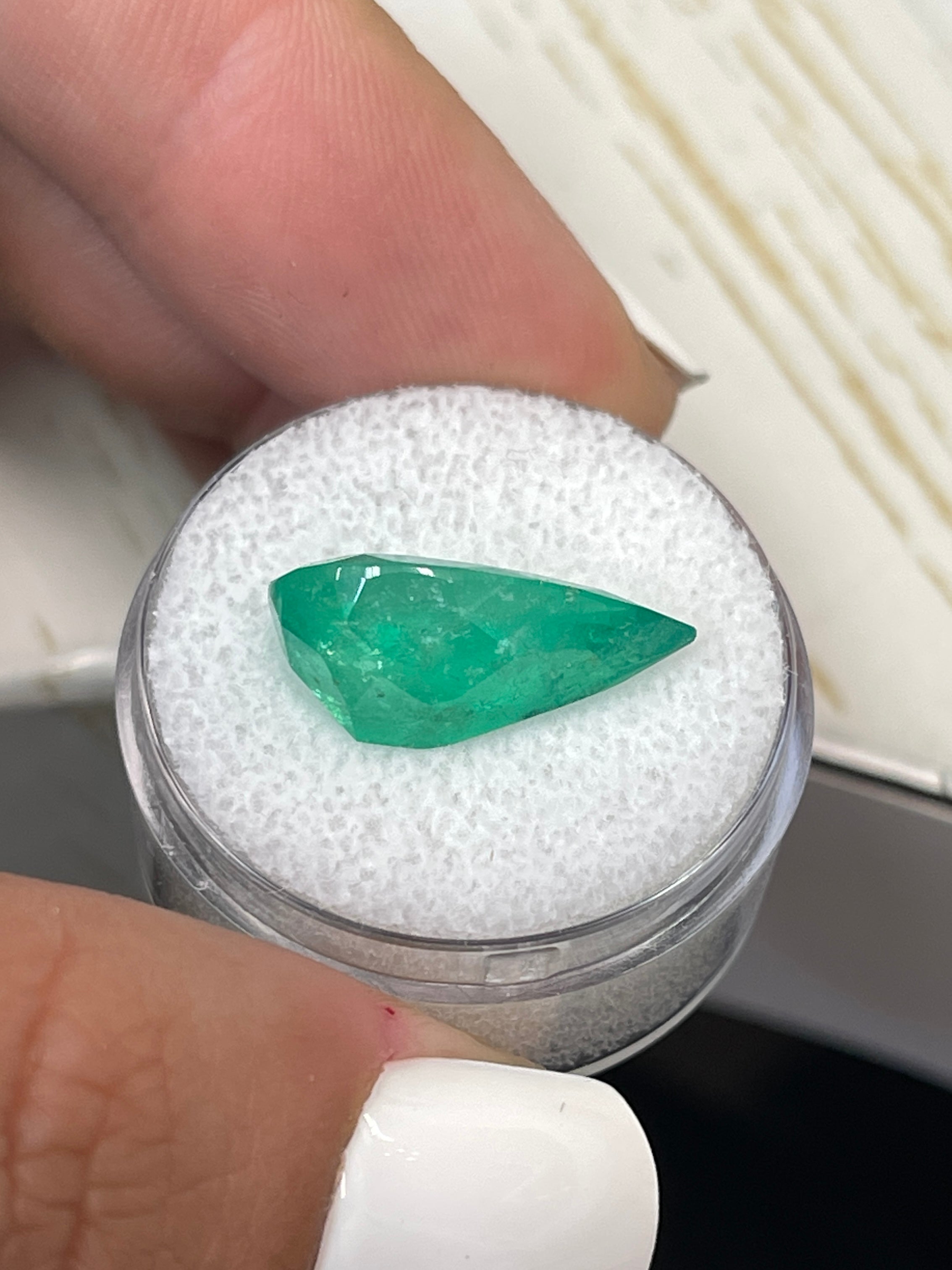 7.49 Carat 18x11mm Natural Colombian Emerald Pear Cut Loose Gemstone for Jewelry Making - Engagement Rings, Pendants & Luxury Gifts