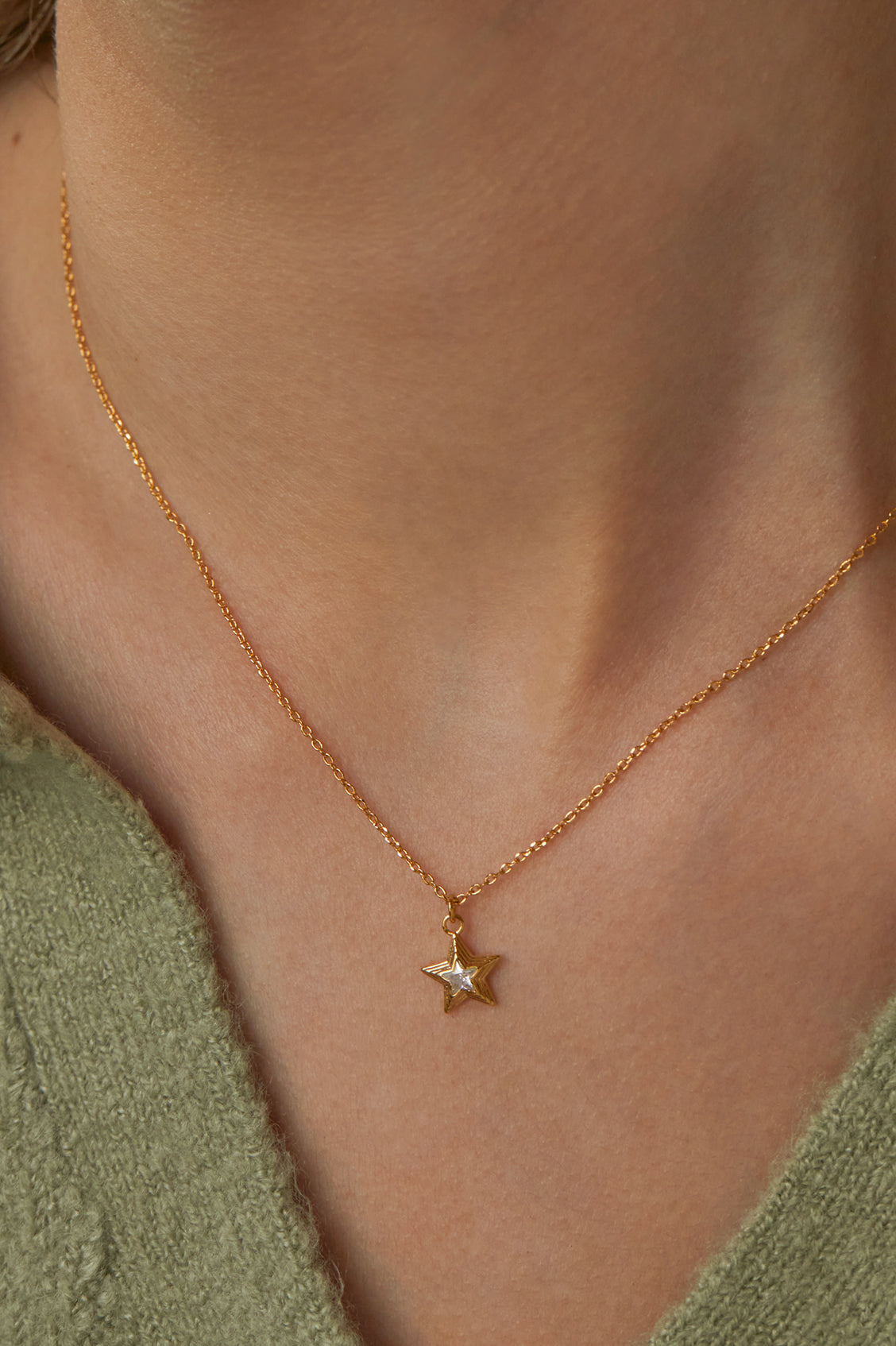 Star Pendant Necklace Ebn5784G - Elegant Celestial Jewelry for Women, Perfect for Parties, Weddings & Everyday Wear