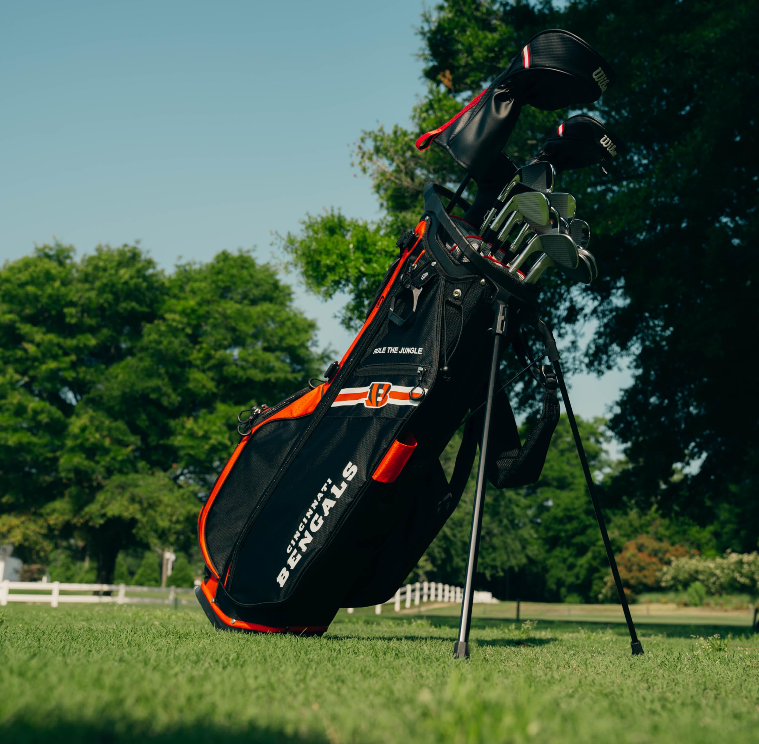 Wilson NFL Cincinnati Bengals Stand Golf Bag - Durable & Lightweight for Men & Women - Perfect for Football Fans, Golf Tournaments & Outdoor Sports