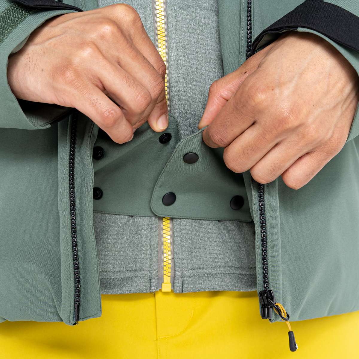 Dare2B Remit Insulated Jacket for Men & Women - Waterproof Winter Coat with Thermal Lining (2022-2023 Edition) - Perfect for Skiing, Snowboarding & Cold Weather Outdoor Activities