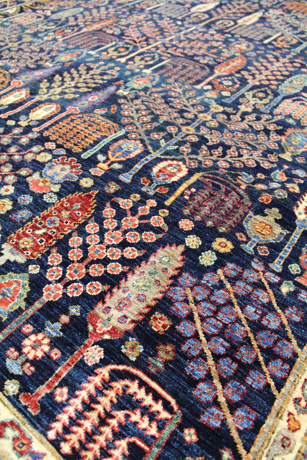 Authentic Bakshaish Handwoven Tribal Rug - J60820 - Vintage Persian Wool Carpet for Boho & Eclectic Home Decor - Perfect for Living Room, Bedroom, or Office