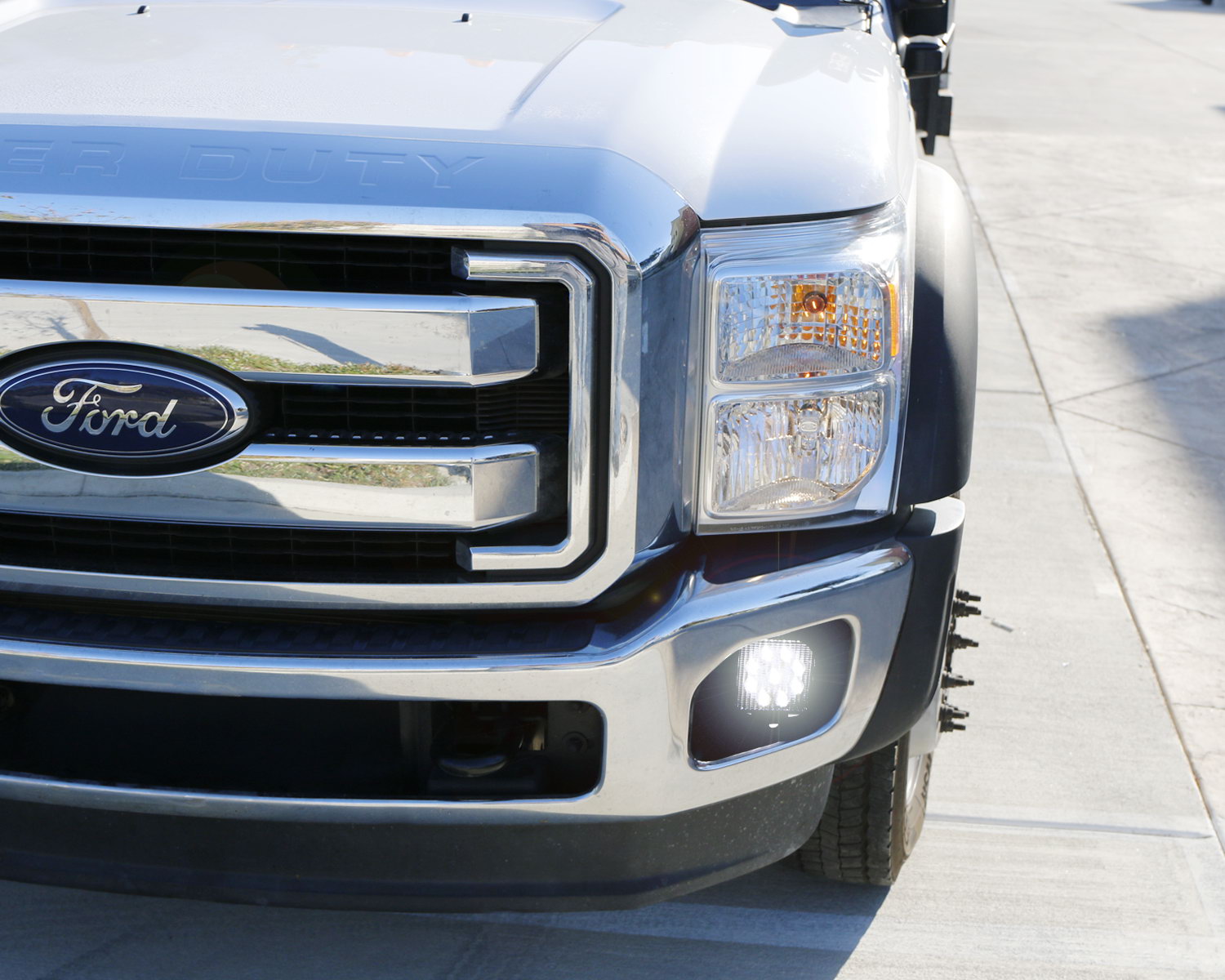 27W LED Fog Lights with Bezels, Brackets & Wiring Kit for 2011-2016 Ford F250 F350 F450 Super Duty Trucks - Durable Off-Road Lighting for Foggy Conditions & Night Driving