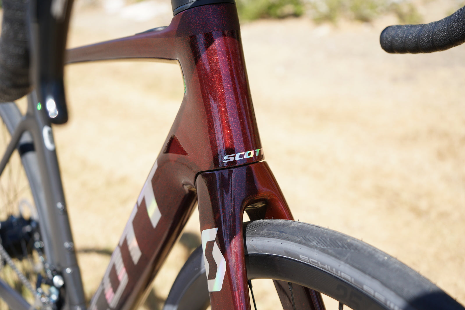 Scott Addict eRide 30 Electric Road Bike - Lightweight Carbon Frame & Shimano 105 Groupset | Perfect for Commuting, Fitness Training & Long-Distance Cycling