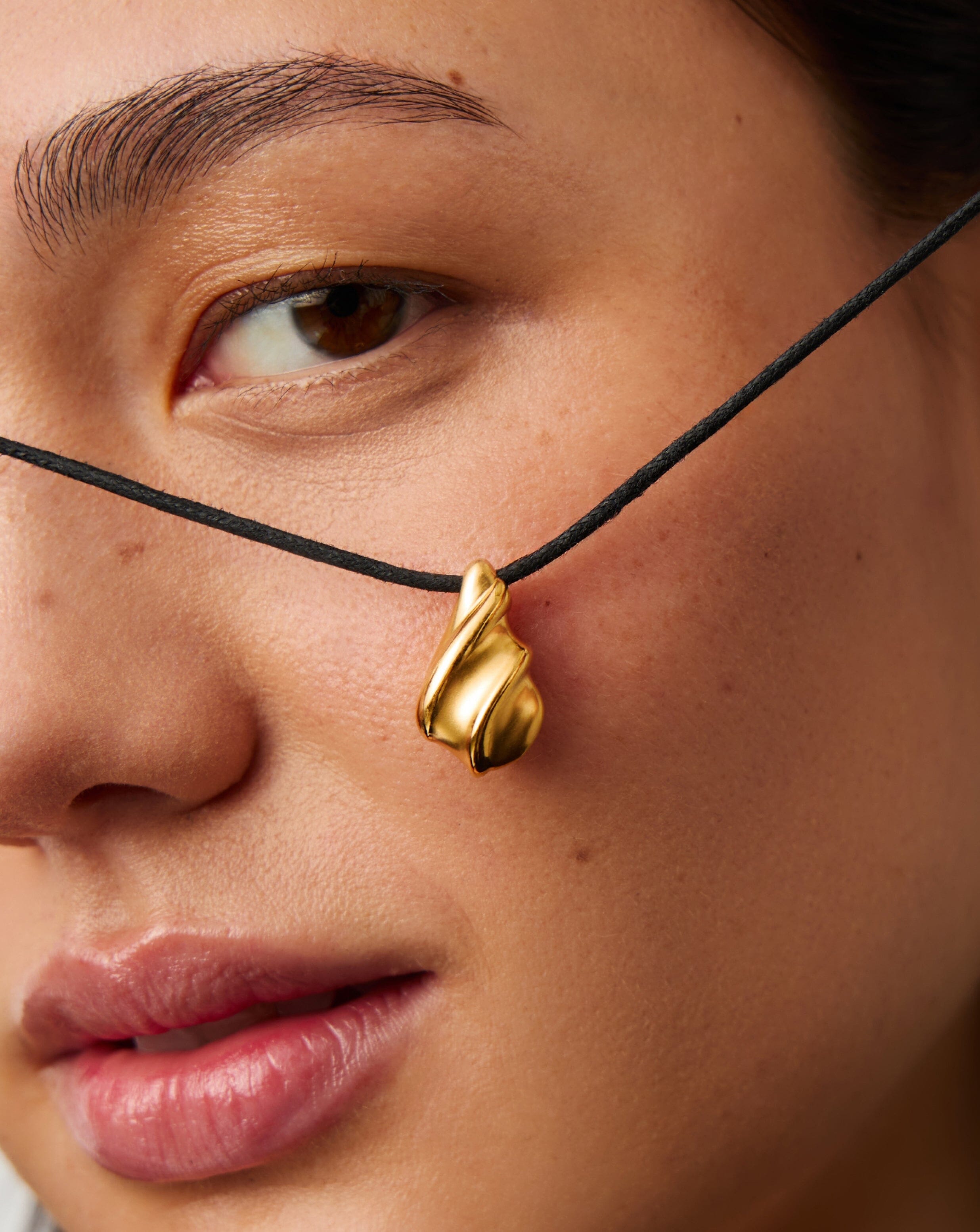 Savi Ridge Droplet Pendant Cord Necklace - 18k Gold Plated Elegant Minimalist Jewelry for Women | Perfect for Everyday Wear, Date Nights & Special Occasions