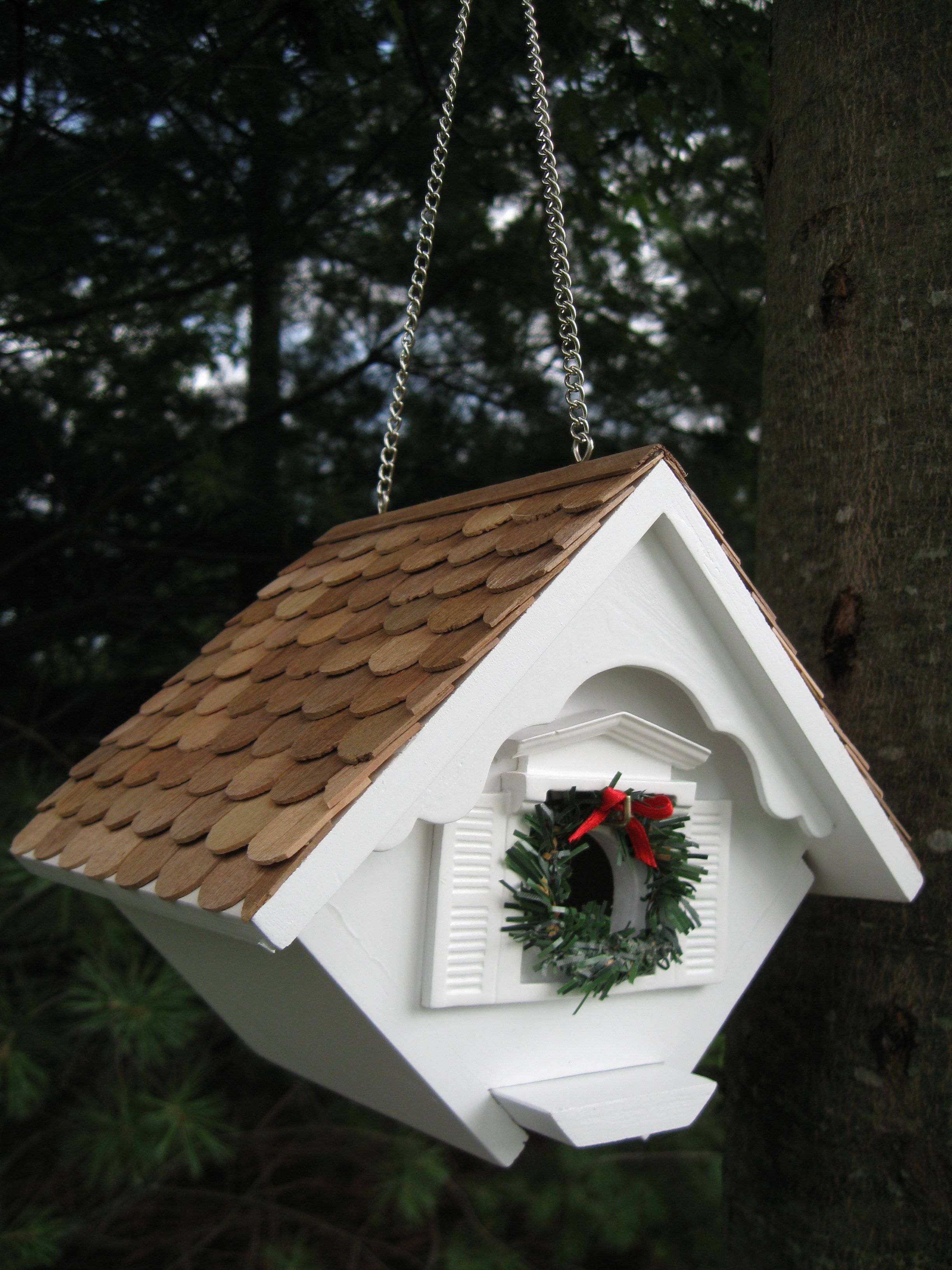 Handmade Christmas Wren Bird House - Natural Wooden Bird Feeder for Outdoor Garden Decor - Perfect for Holiday Gifts & Backyard Wildlife Watching