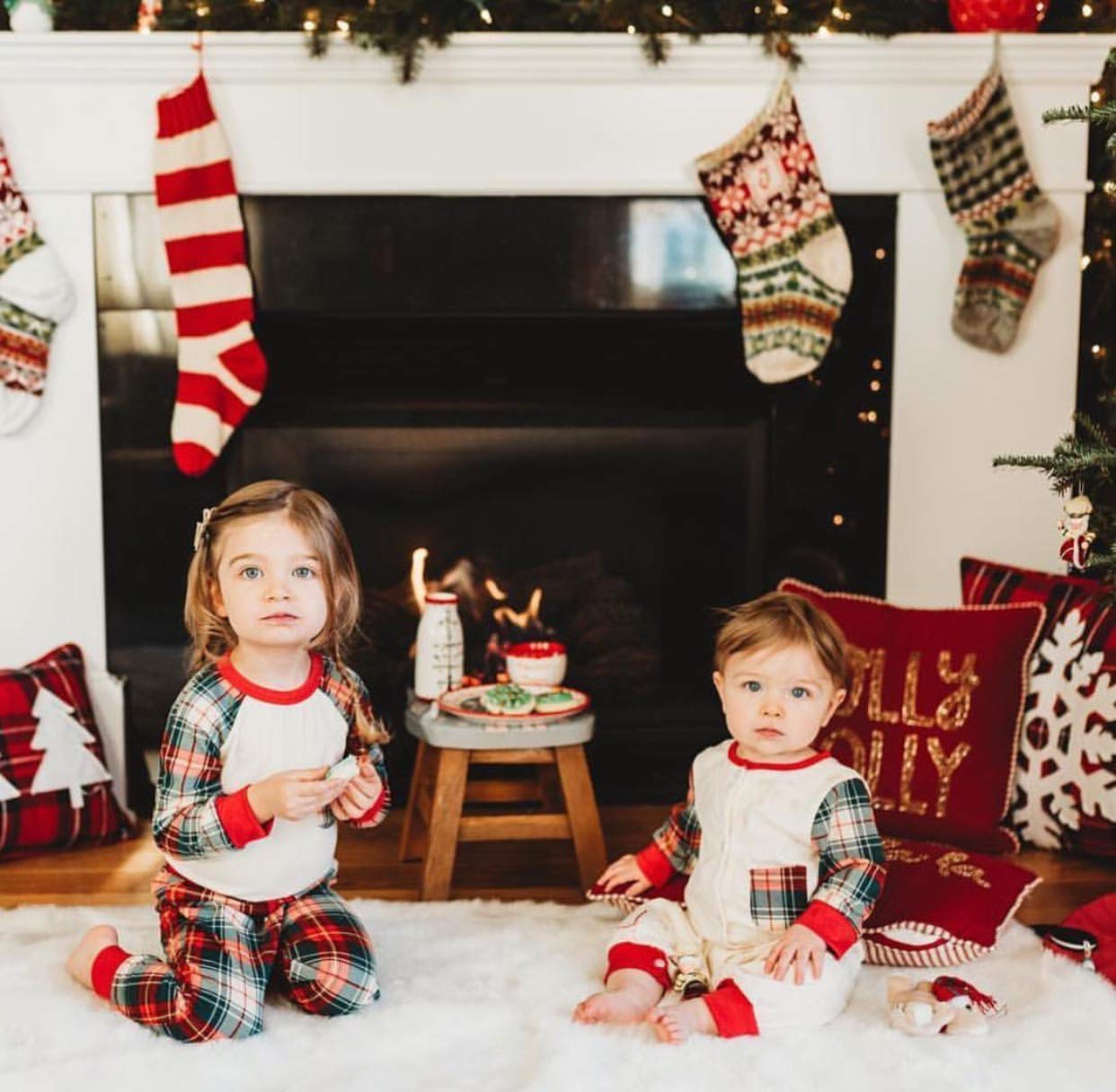 Santa's Message Plate Set, Santa Cookie Plate, Milk Jar & Reindeer Treat Bowl - Christmas Gift for Kids, Holiday Tableware for Cookies & Milk - Perfect for Christmas Eve, Family Gatherings & Holiday Decor