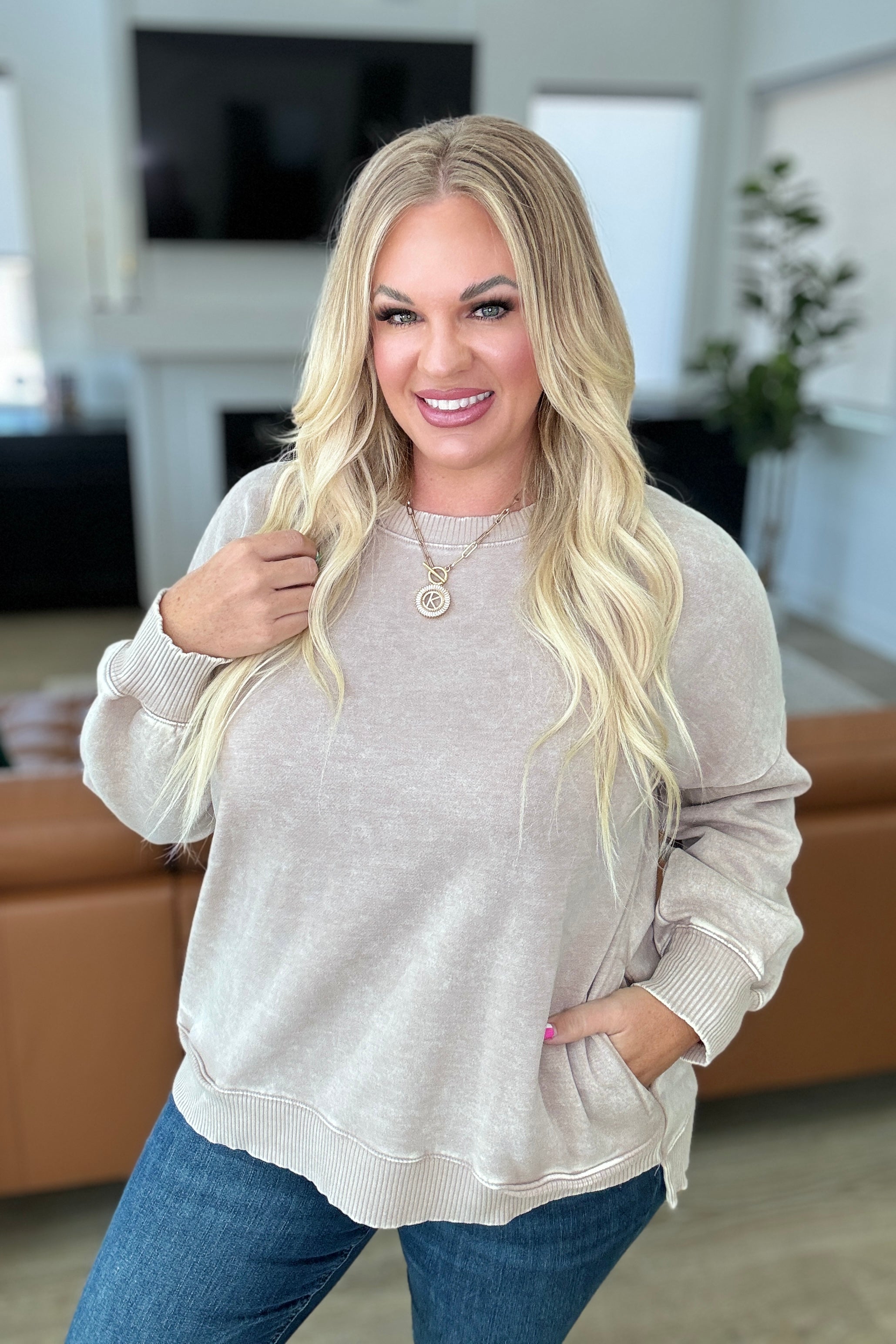 Mineral Wash Step Hem Sweatshirt for Women - Soft Ash Mocha Pullover | Casual Loungewear, Streetwear & Fall Layering Essential