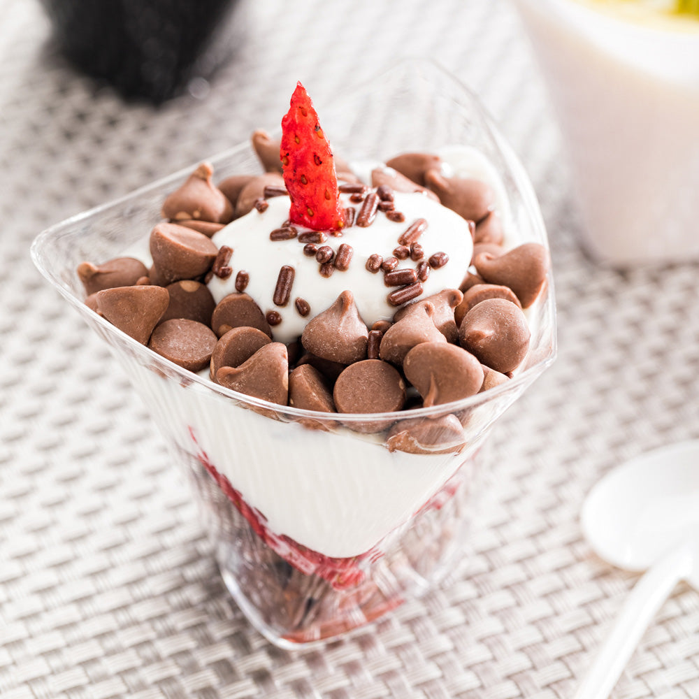 100 Pack 4 oz Clear Plastic Mini Crescendo Cups with 100 Silver Plastic Mini Spoons - Perfect for Parties, Events, and Catering