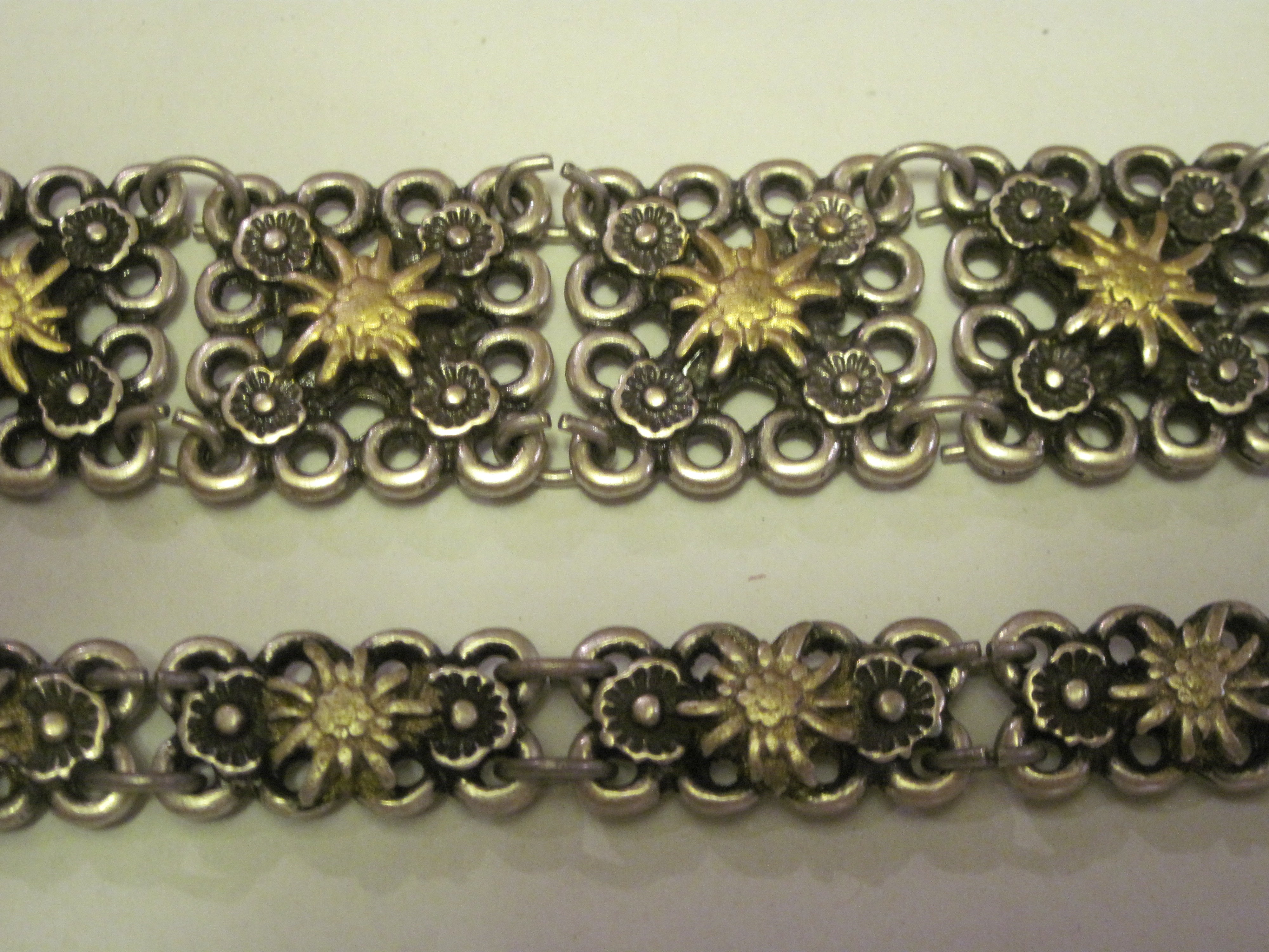 Vintage Pewter Edelweiss Link Bracelet for Women - Handmade Bohemian Jewelry - Perfect for Weddings, Anniversaries & Alpine-Themed Gifts