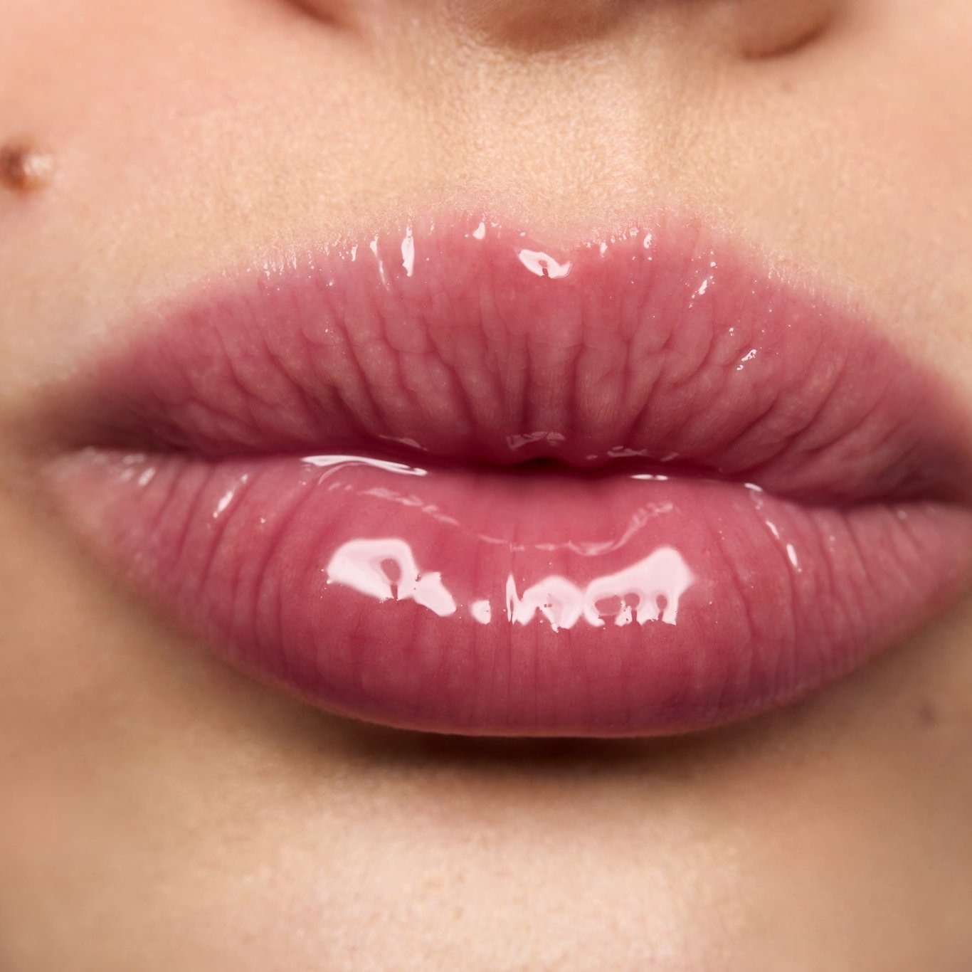 Hydra Barrier Gel Gloss - Hydrating Lip Gloss with Vitamin E & Hyaluronic Acid | Long-Lasting Shine & Moisture Lock | Perfect for Daily Wear, Night Out & Makeup Looks