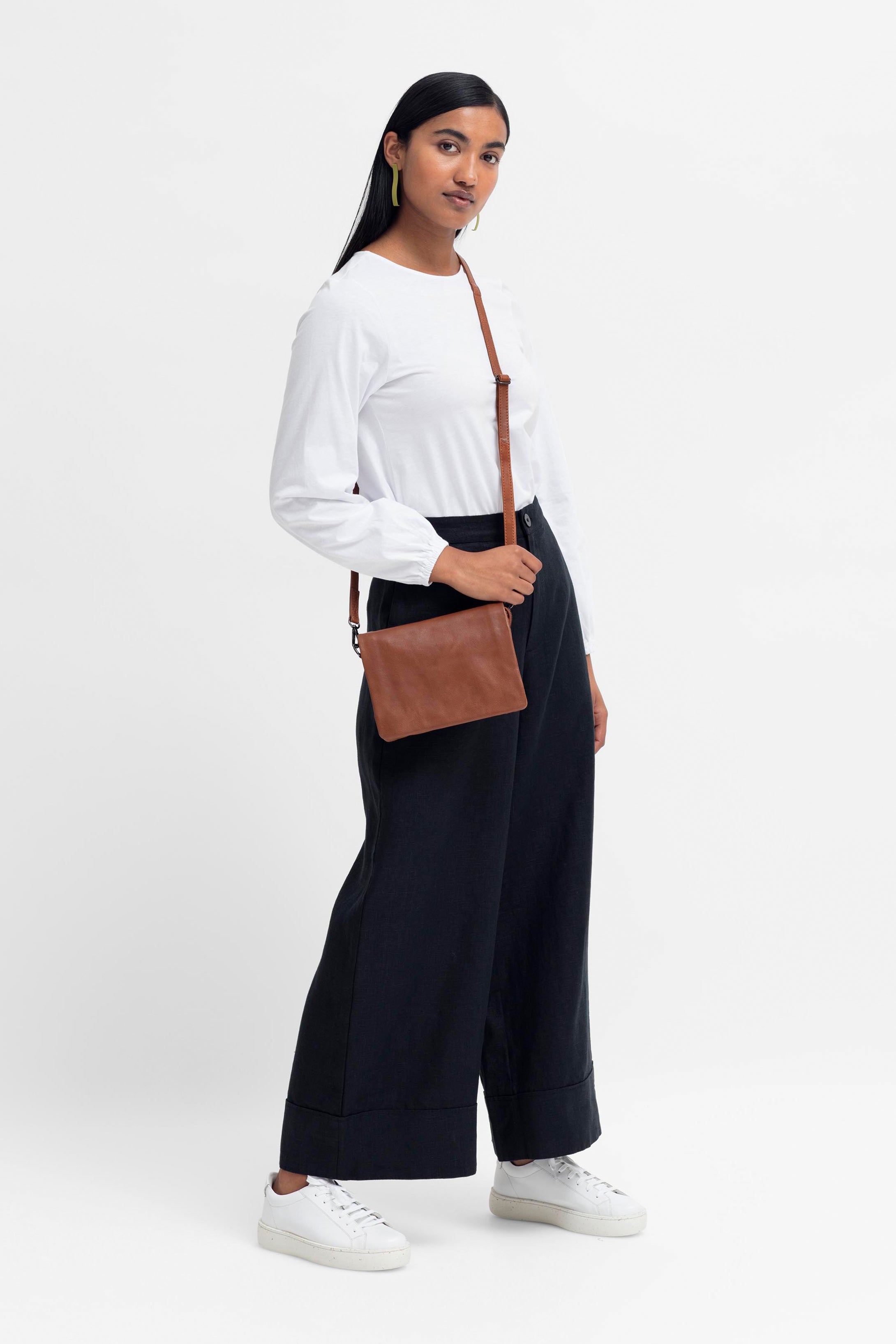 Innset Small Crossbody Bag for Women - Stylish & Lightweight Purse for Everyday Use, Travel & Shopping