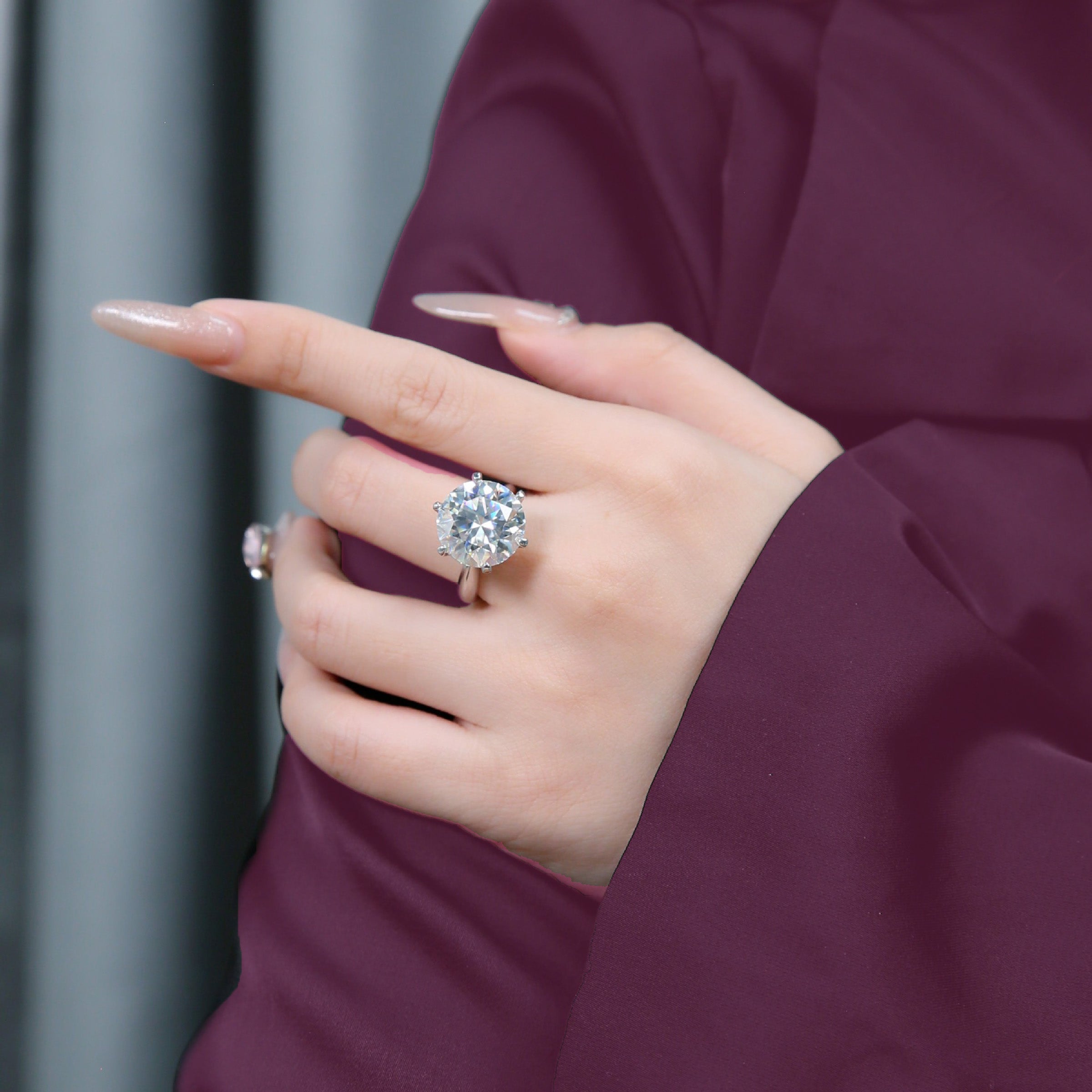 Celestial Spark: Round Cut Moissanite Ashes Ring for Women - Elegant Memorial Jewelry for Loved Ones, Perfect for Remembrance Ceremonies & Special Occasions
