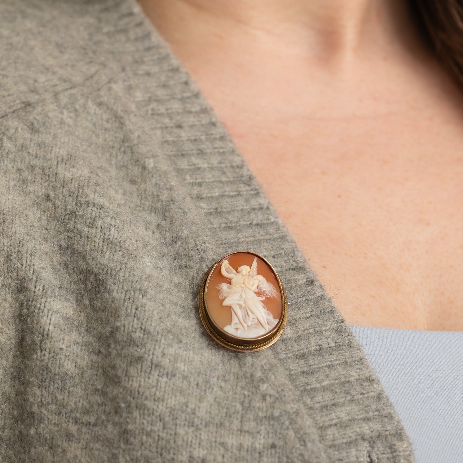 16.00ct Genuine Sea Shell Cameo Convertible Brooch & Pendant Necklace - Vintage Inspired Jewelry for Weddings, Anniversaries & Special Occasions