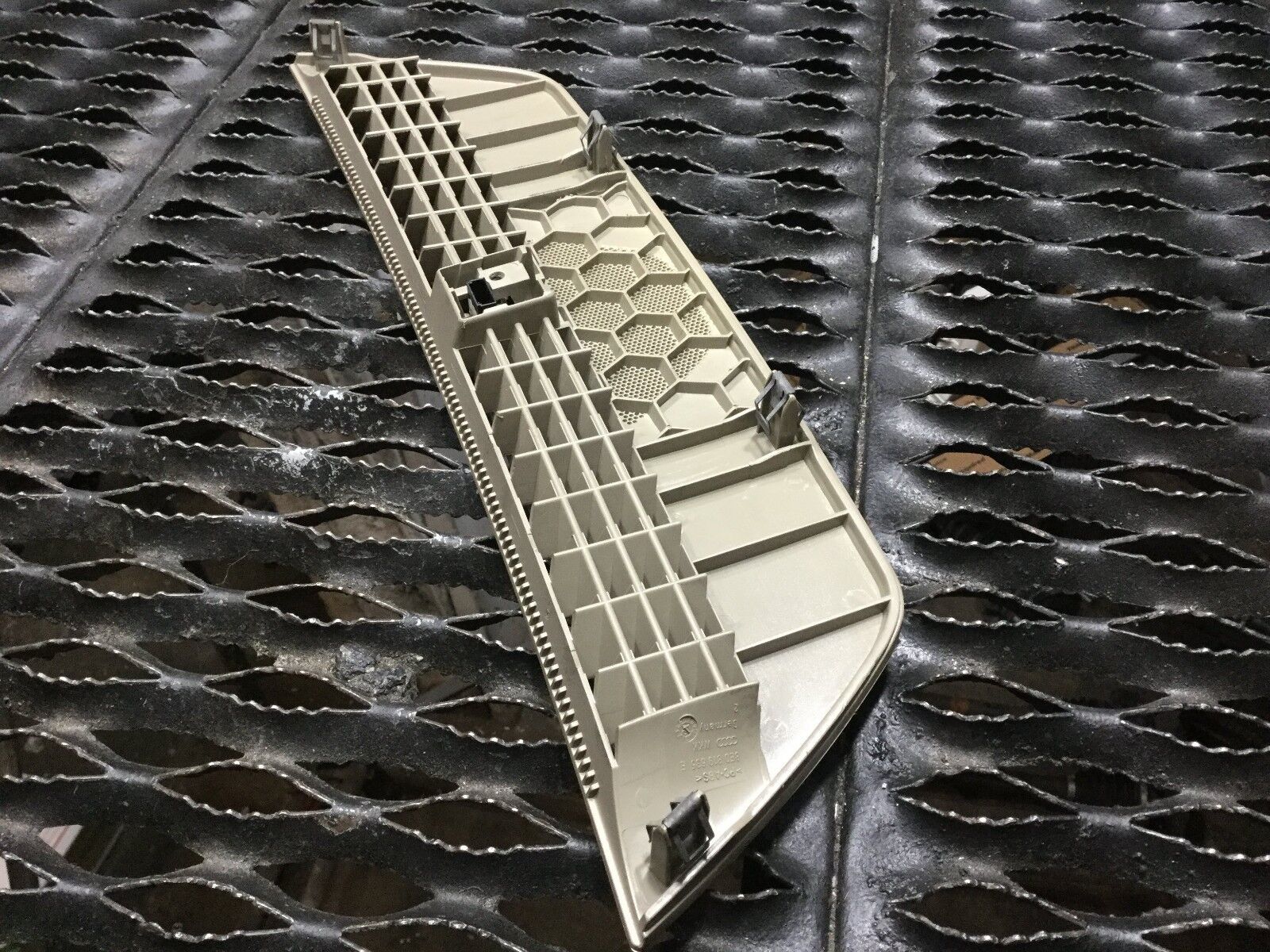 2005-2008 Audi A4 Center Dash Air Vent Grille with Light Sensor - OEM Replacement Part for Interior Upgrade & Climate Control System