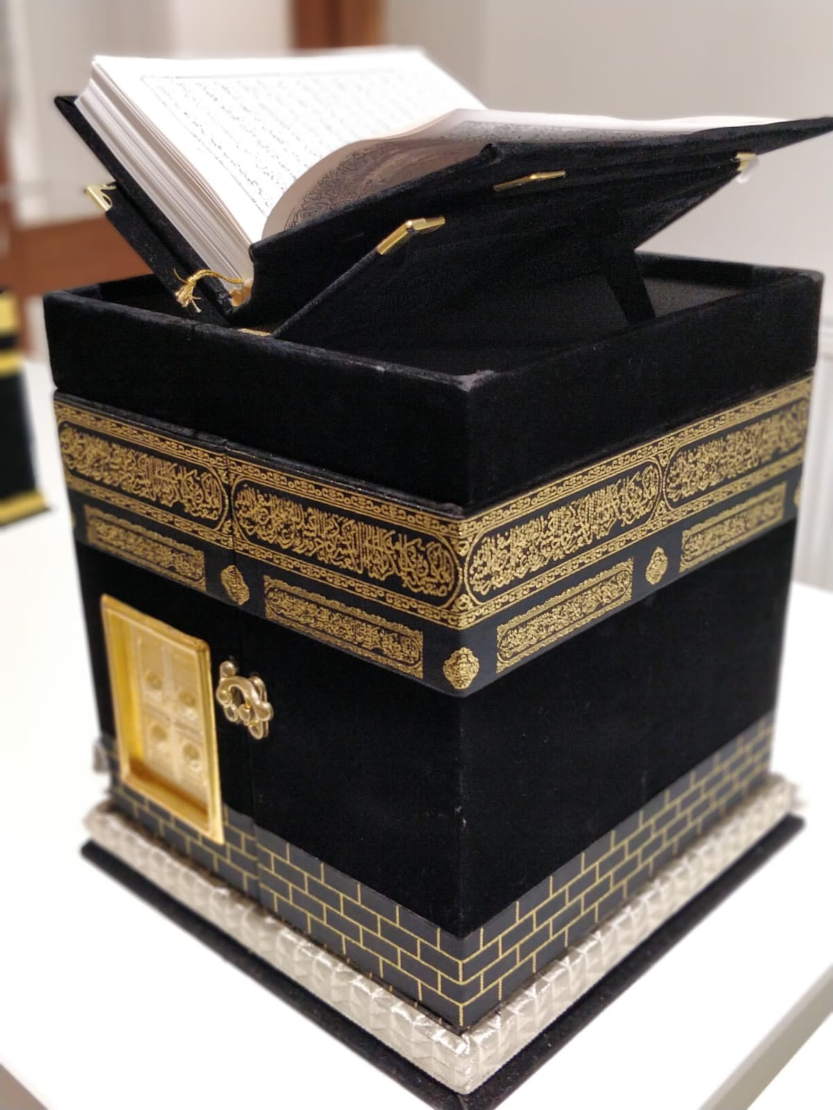 Holy Quran with Velvet Cover - Islamic Art Prayer Book with Stand - Perfect for Home Decoration, Gift, and Daily Prayers