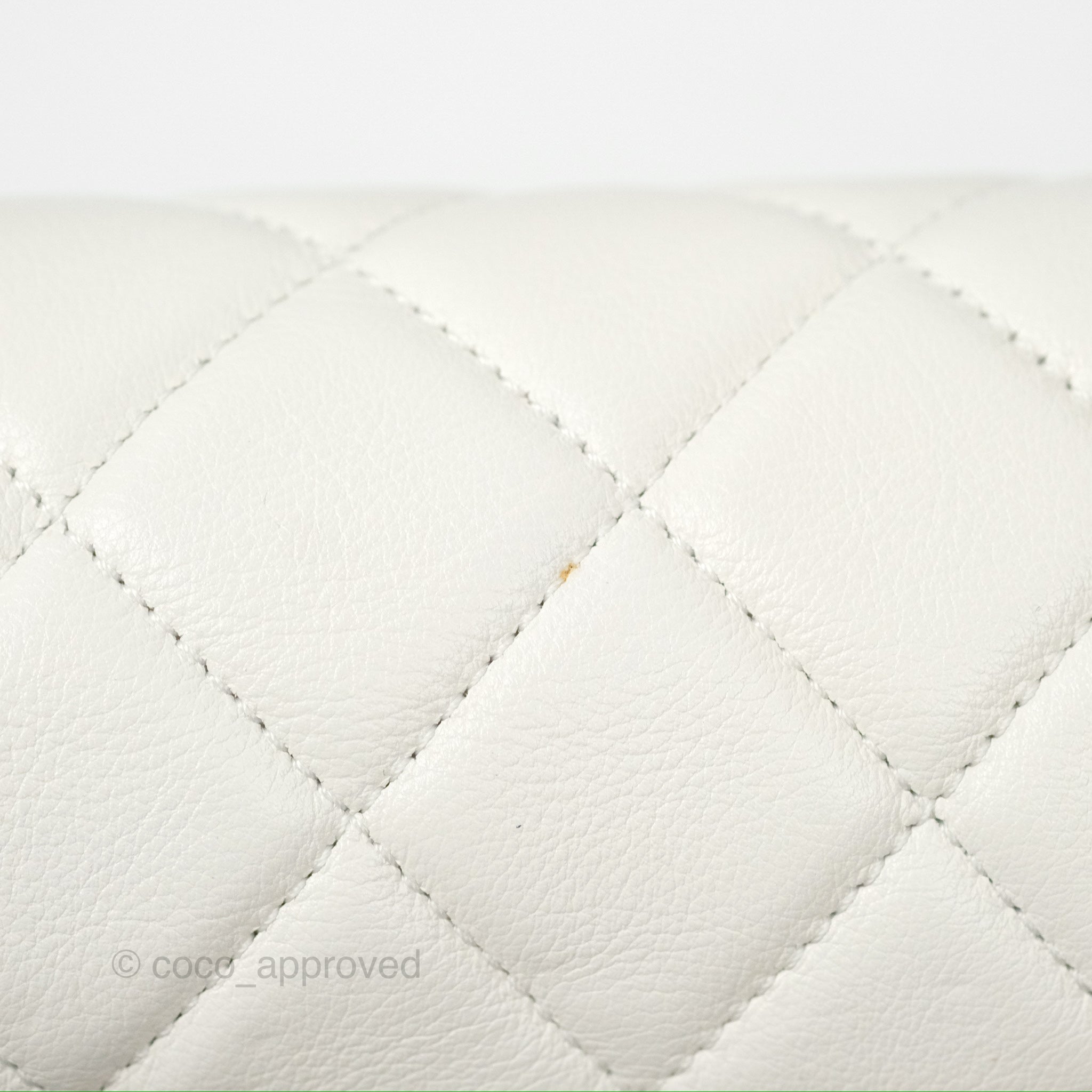 Chanel CC Crown Flap Bag in White Calfskin with Antique Gold Hardware - Luxury Crossbody Purse for Women, Perfect for Evening Events & Date Nights