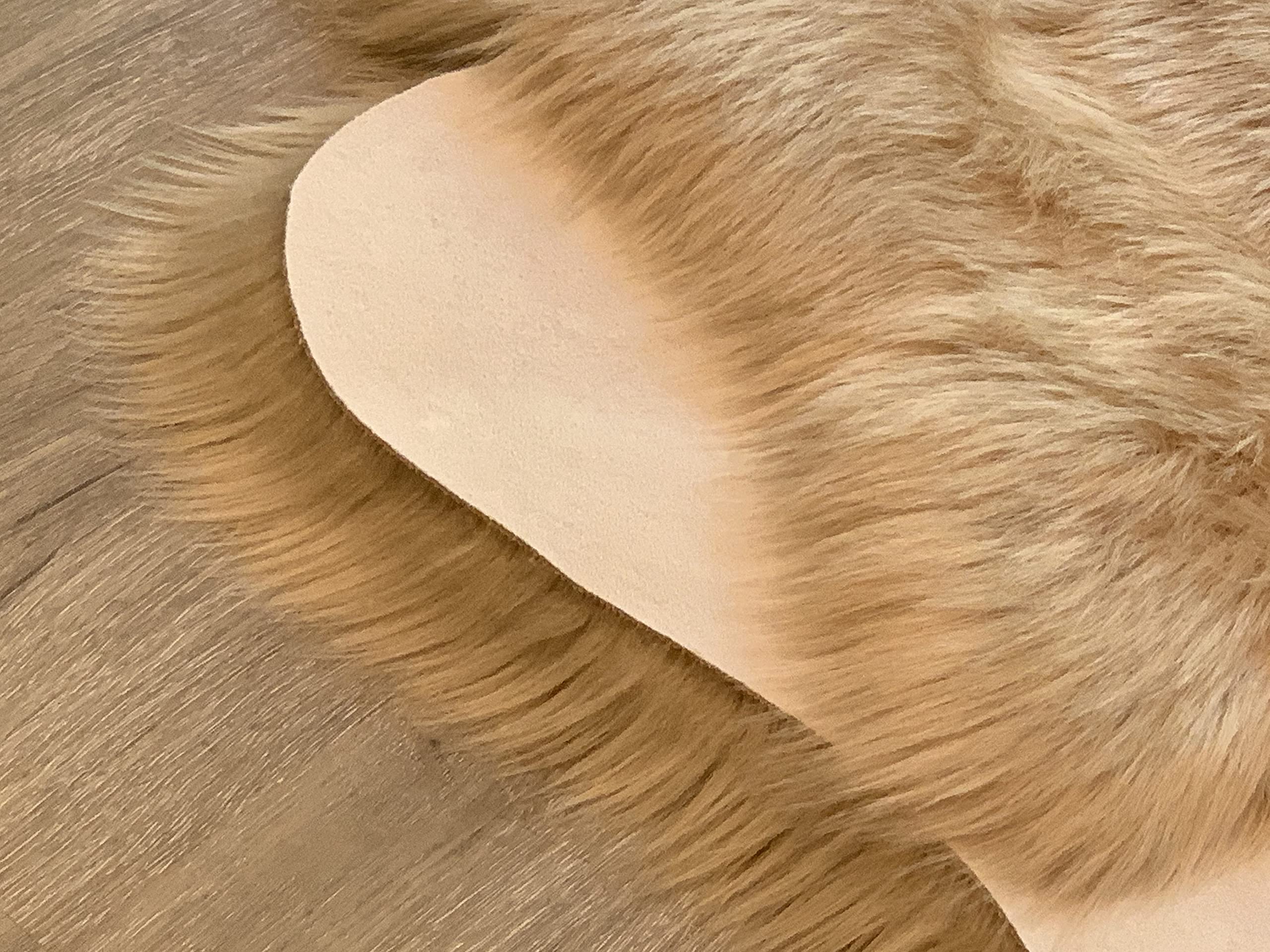 LAMBZY Faux Sheepskin Super Soft Hypoallergenic Silky Round Shag Rug - 6' Beige Fluffy Area Rug for Living Room, Bedroom, Nursery & Sofa - Cozy Home Decor for Winter & Pet-Friendly Floor Mat