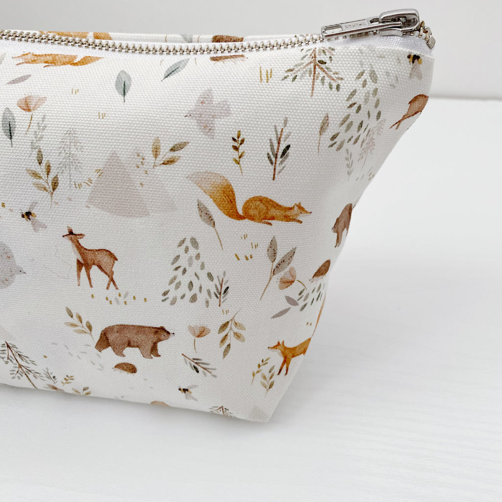 Woodland Animal Print Nappy Wallet - Stylish and Functional Diaper Wallet for Moms on the Go - Perfect for Baby Essentials Organization at Home or Travel