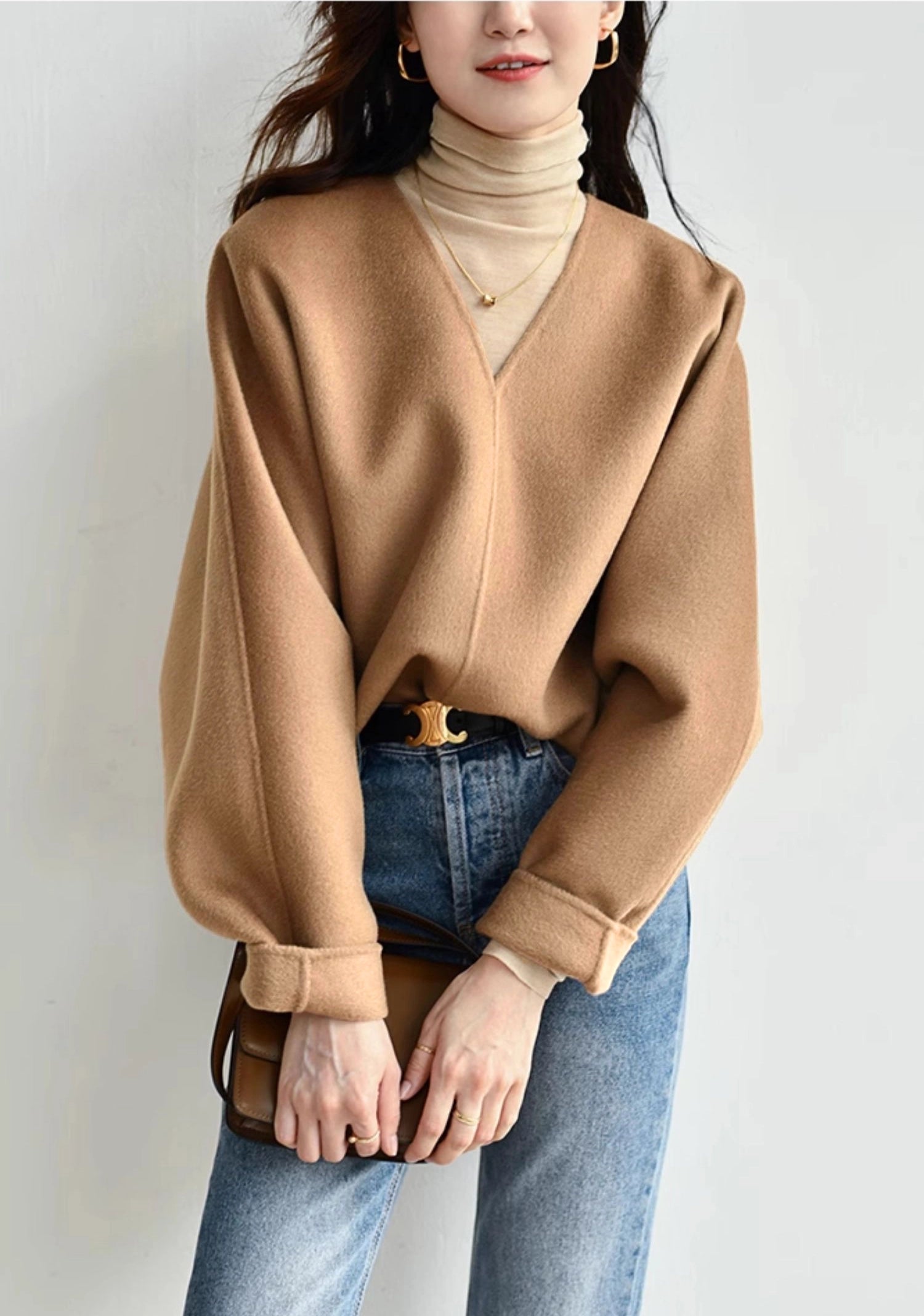 Women's V-Neck Wool Pullover Sweater - Soft & Warm Winter Knitwear for Casual Outfits & Layering