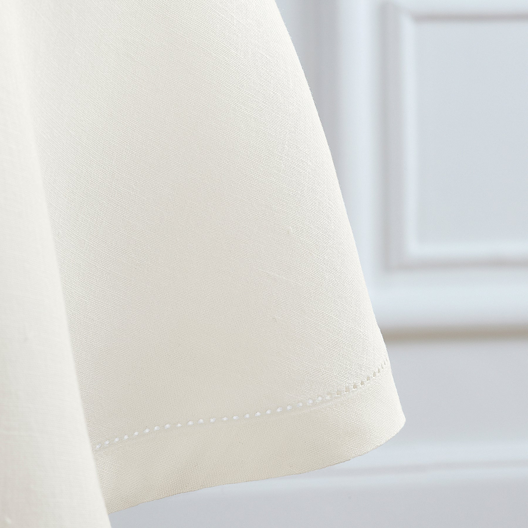 Sonoma Hemstitch Round Tablecloth - 60 Inch White Linen Table Cover for Dining, Parties & Special Events | Elegant & Durable Home Decor