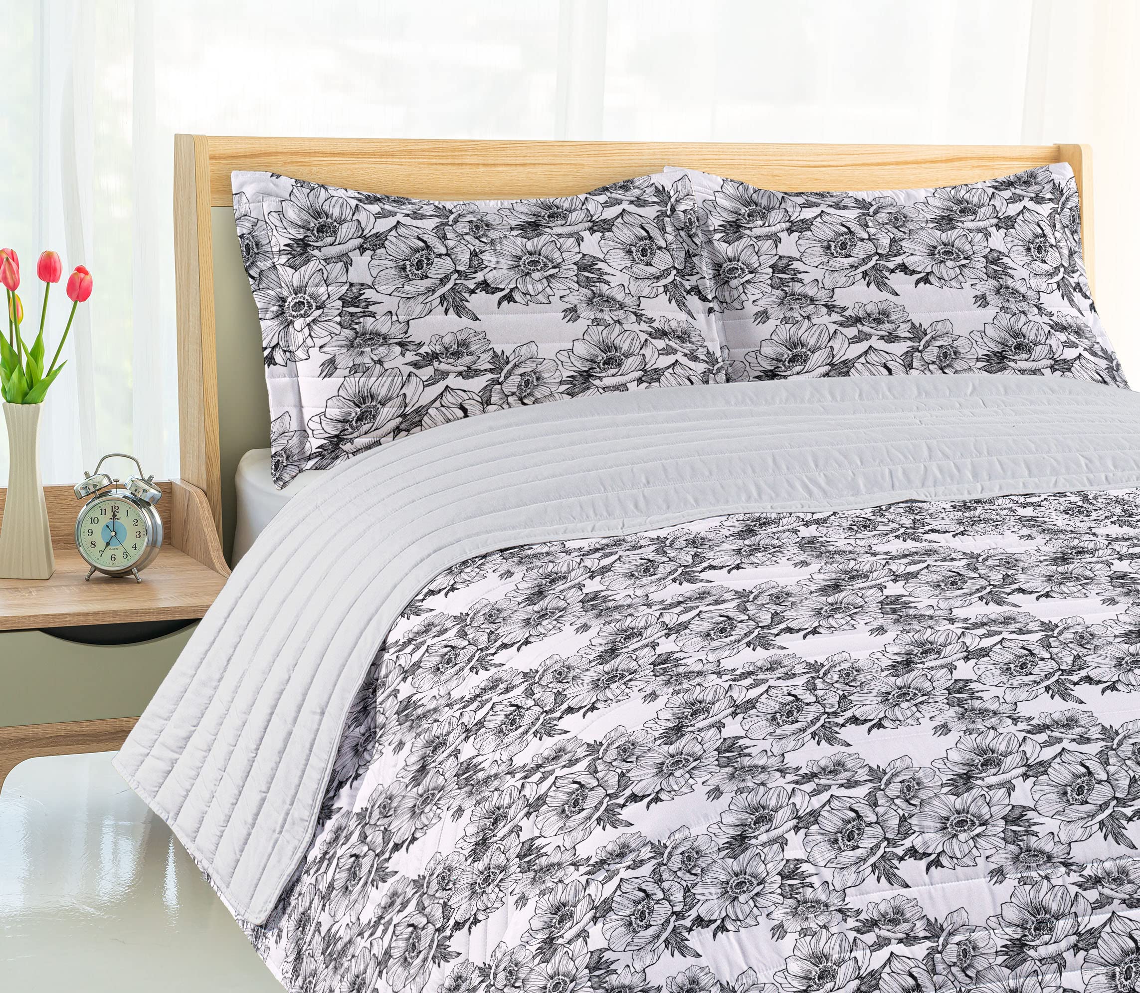 Ambesonne Floral Microfiber Bedspread Set - Botanical Theme Hand-Drawn Blossom Design, Soft King Size Bedding with Pillow Shams & Comforter in Charcoal Grey & White | Perfect for Master Bedroom, Guest Room & Cozy Home Decor