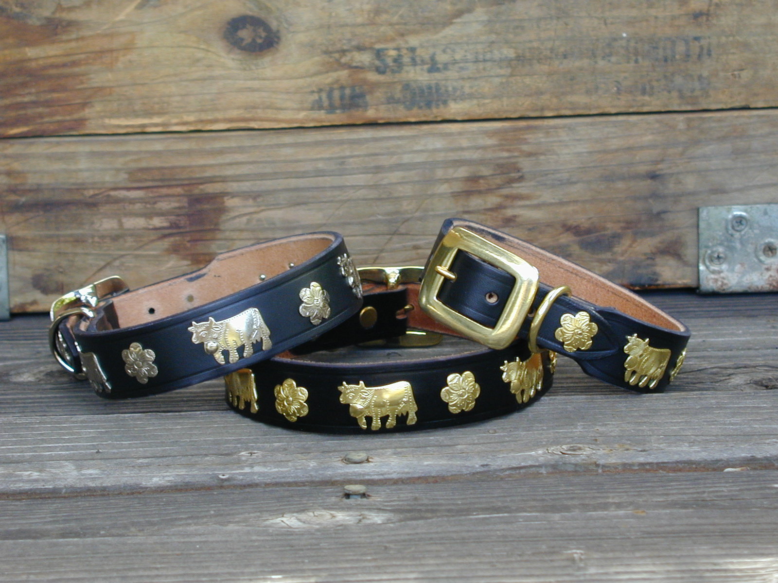Premium 1 1/4 Inch Medium Swiss Traditional Dog Collar - 40cm Adjustable Pet Collar for Small to Medium Dogs - Perfect for Daily Walks, Training & Outdoor Adventures