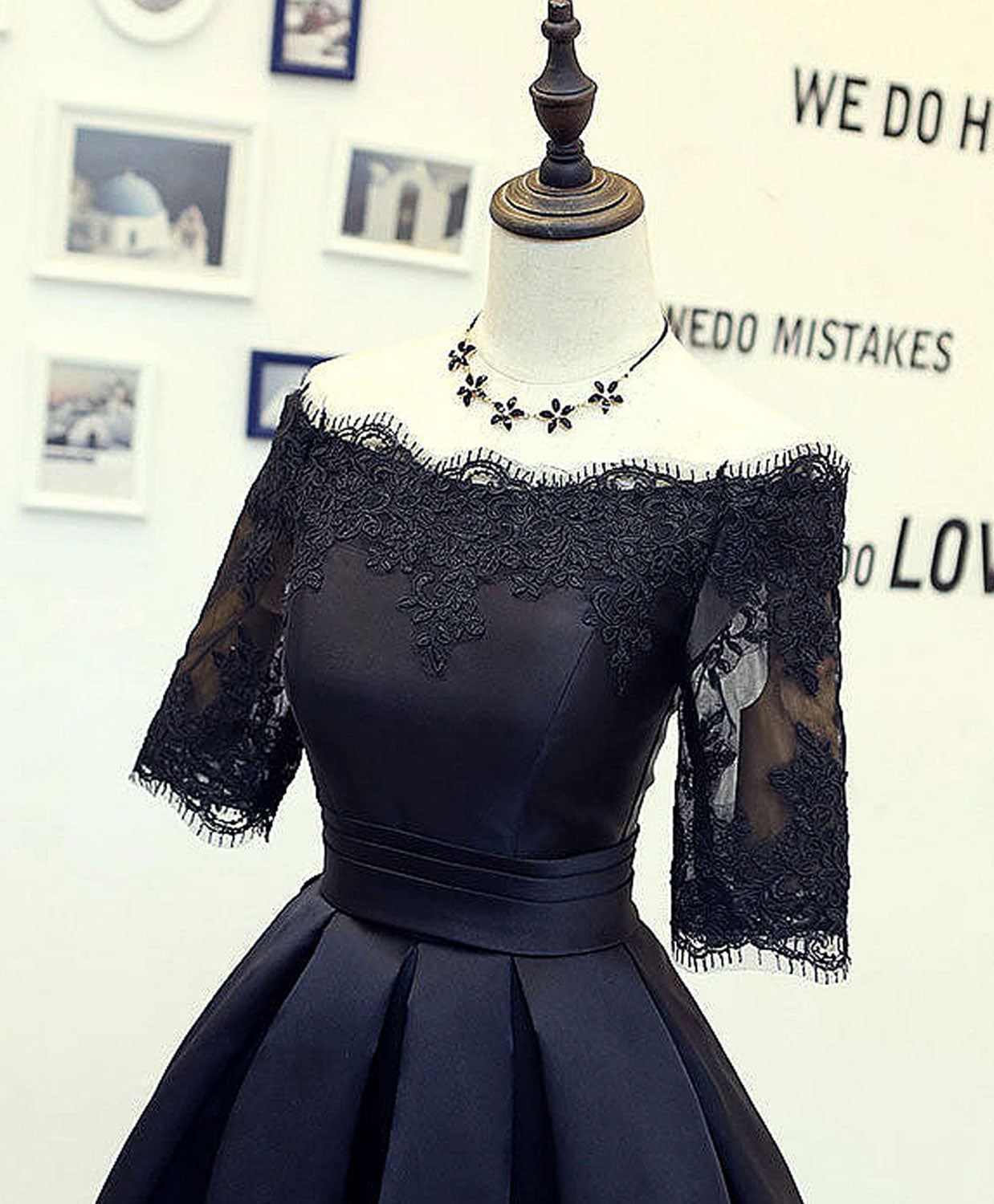 Elegant Black Lace Short Prom Dress for Homecoming - Perfect for Parties, Dances & Special Occasions