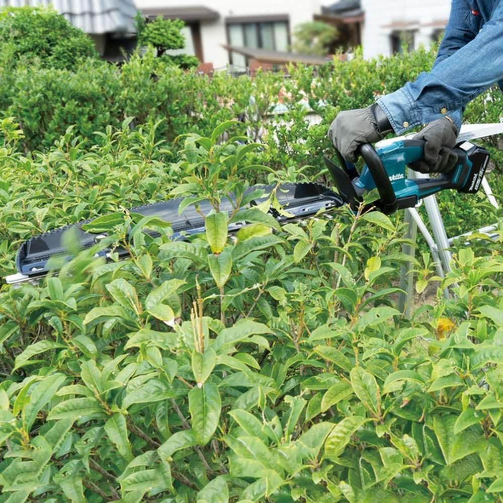 Makita DUH606Z 18V LXT Brushless Cordless 24-Inch Hedge Trimmer - XPT Technology (Tool Only) for Professional Landscaping & Garden Maintenance
