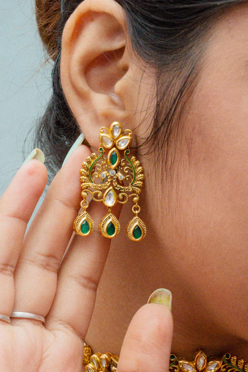 Luxury Gold Plated Royal Kundan Choker Necklace Set with Matching Earrings - Perfect for Weddings, Parties & Special Occasions
