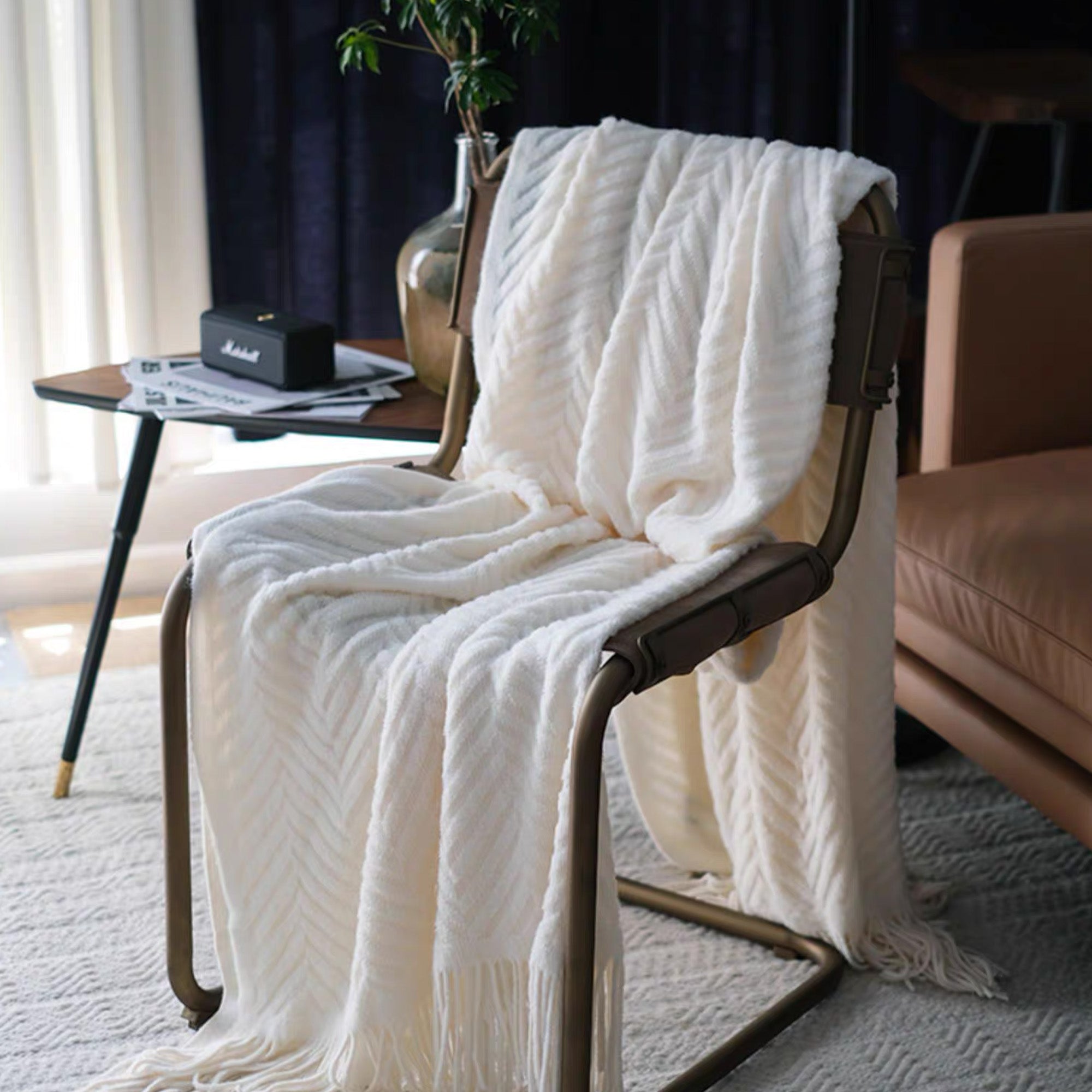 Geometric Patterned Soft Fleece Throw Blanket for Couch, Bed & Sofa - Cozy Home Decor for Winter & Gift Giving